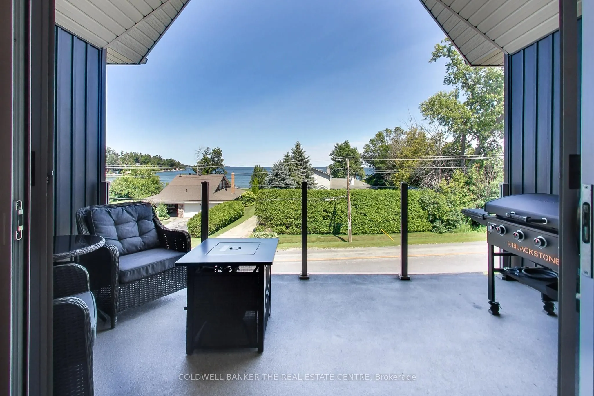 224 Lakeshore Road E