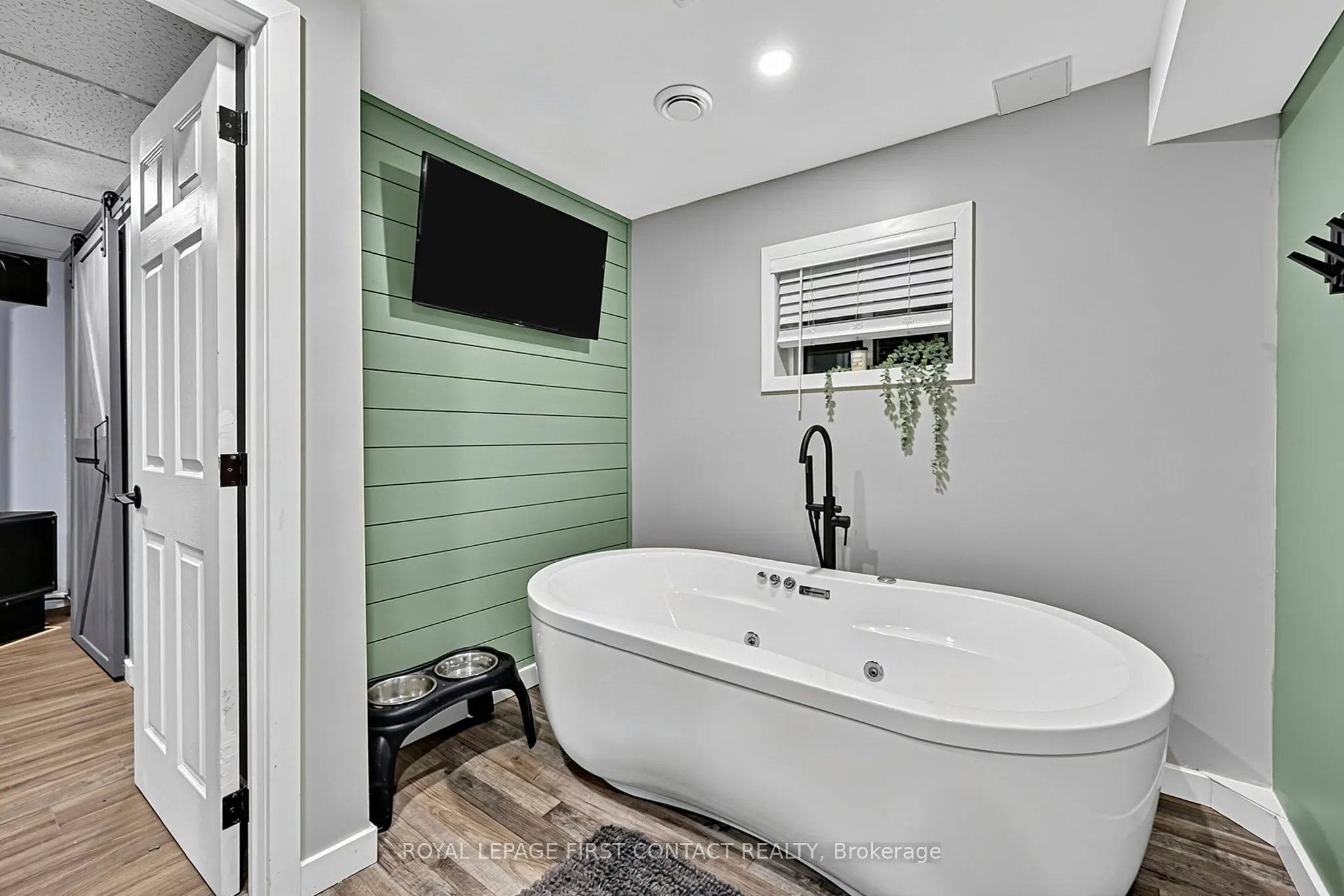233 Innisfil Street #8