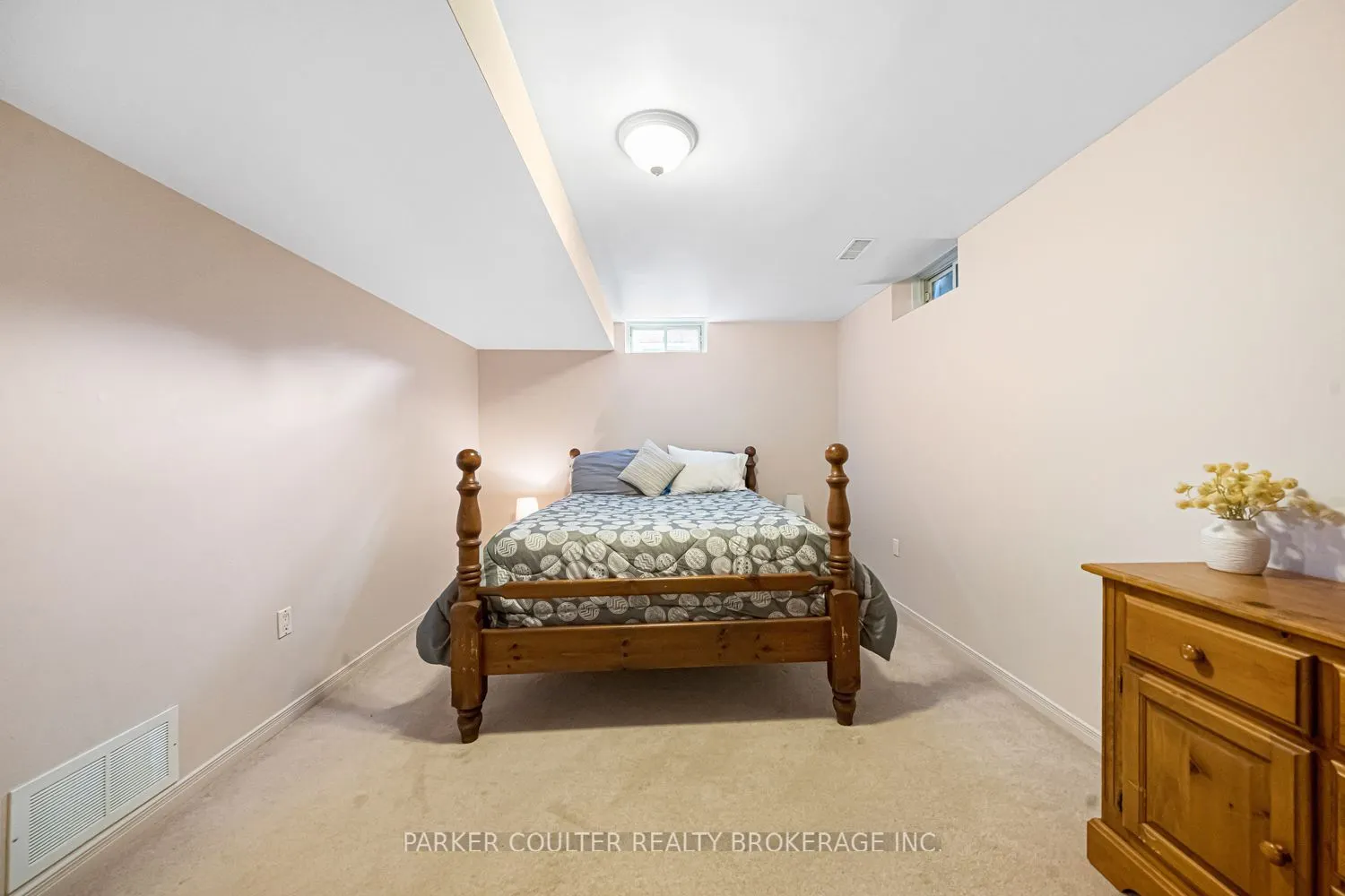 32 Carter Crescent