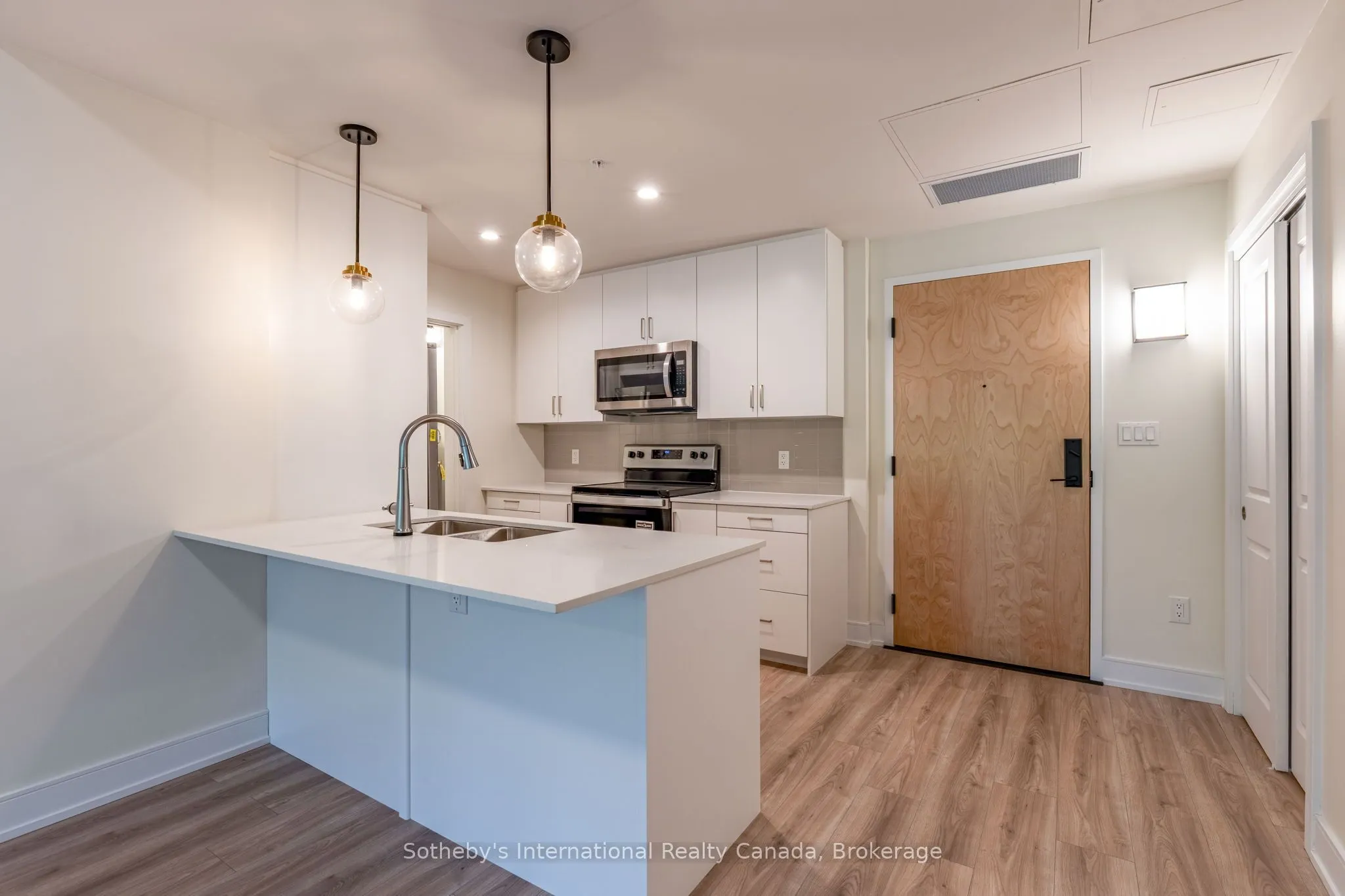 121 Mary Street #316