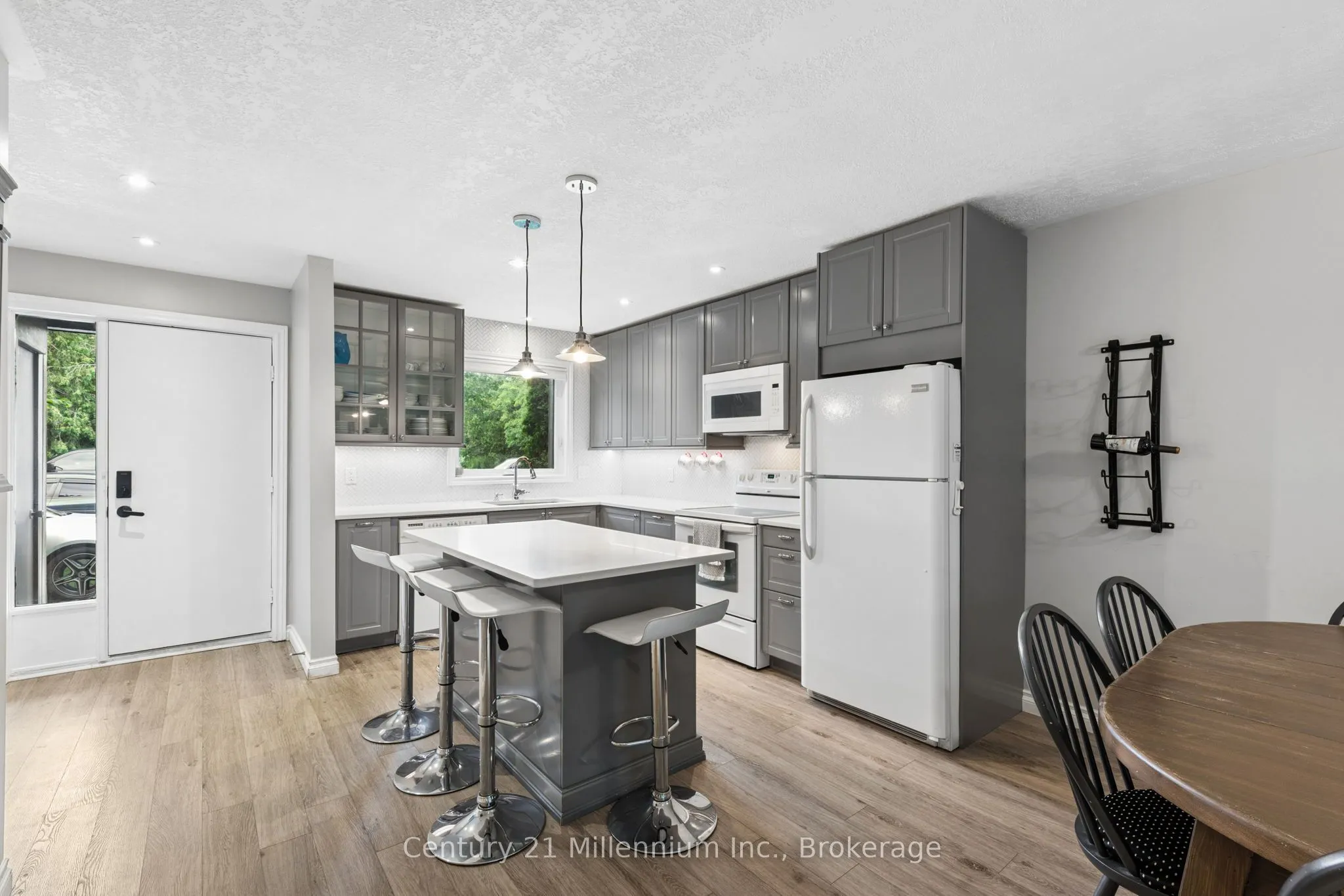 156 ESCARPMENT Crescent #16