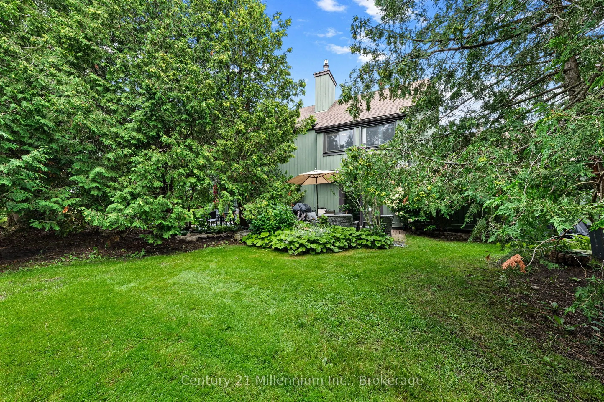 156 ESCARPMENT Crescent #16