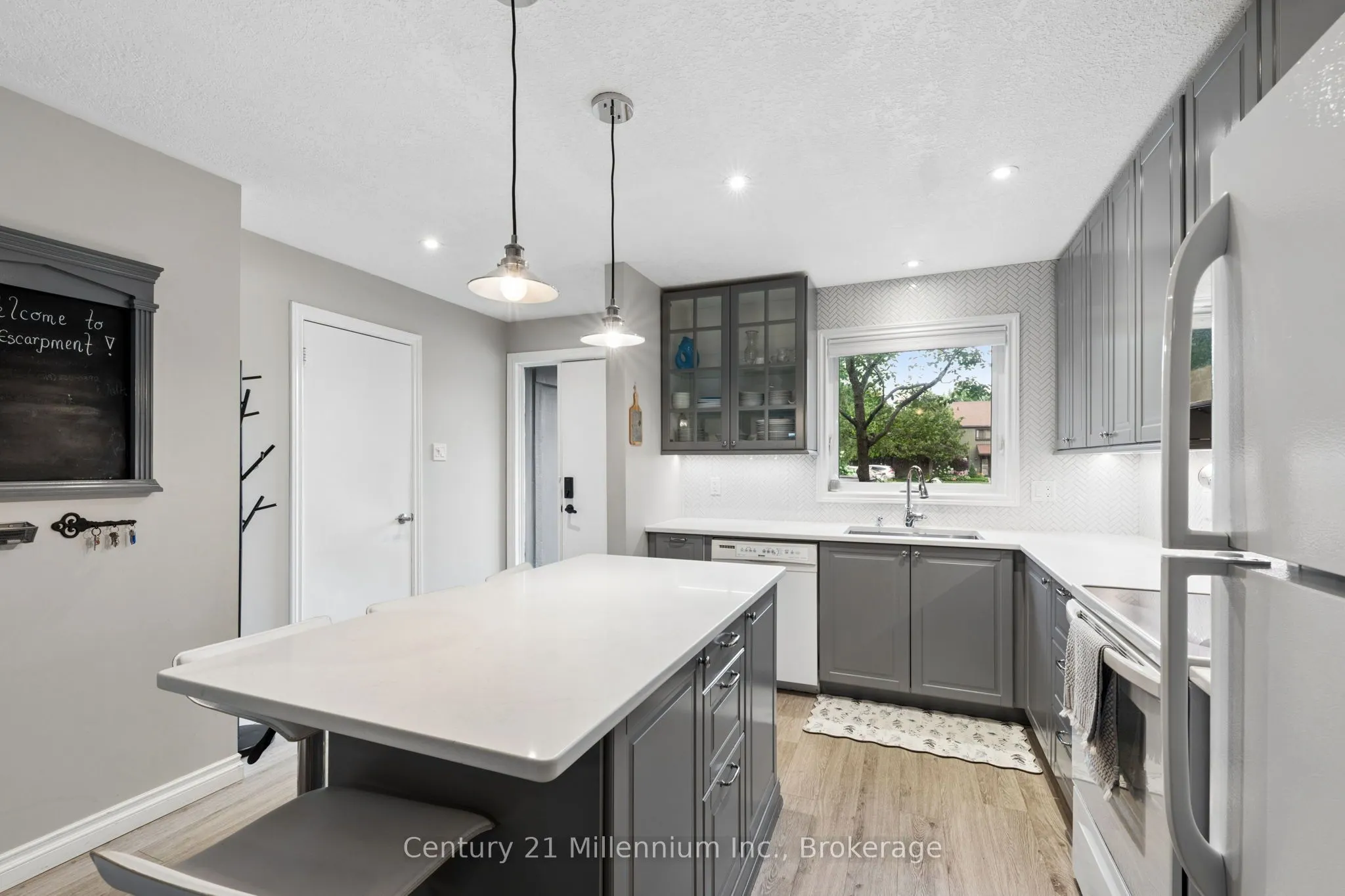 156 ESCARPMENT Crescent #16
