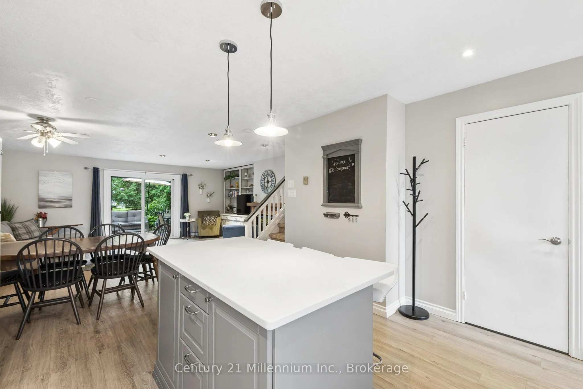 156 ESCARPMENT Crescent #16