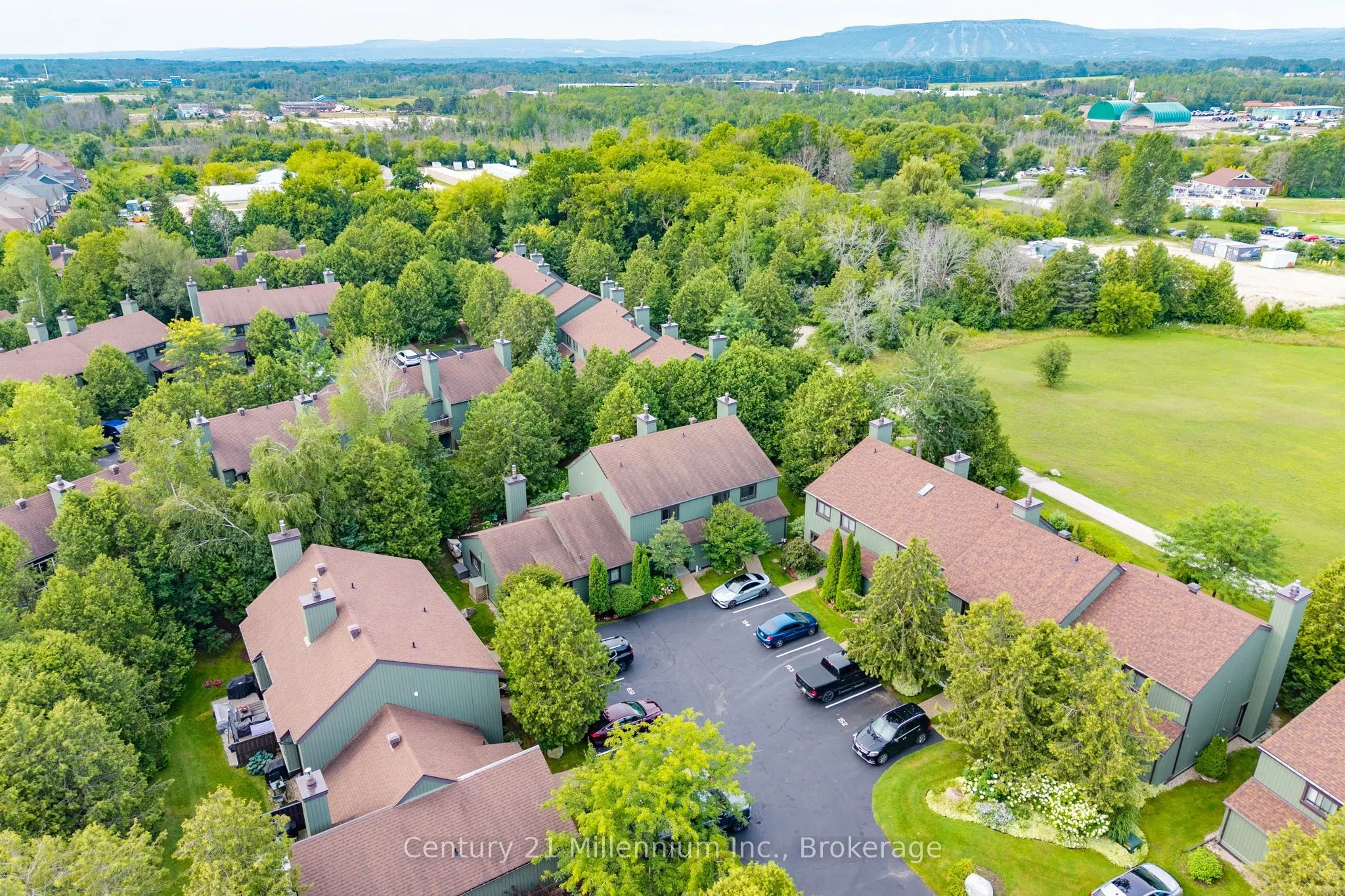 156 ESCARPMENT Crescent #16