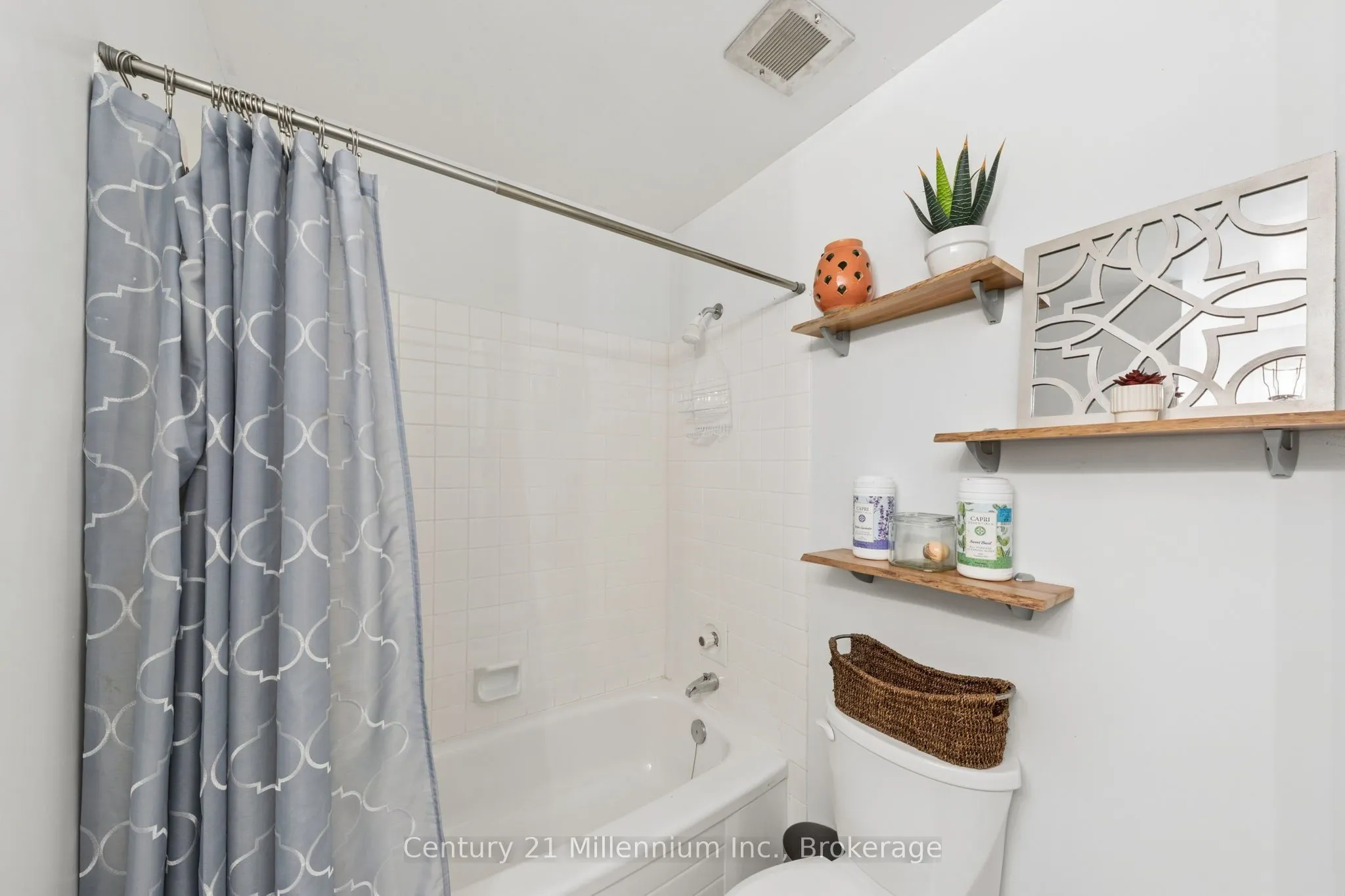 156 ESCARPMENT Crescent #16