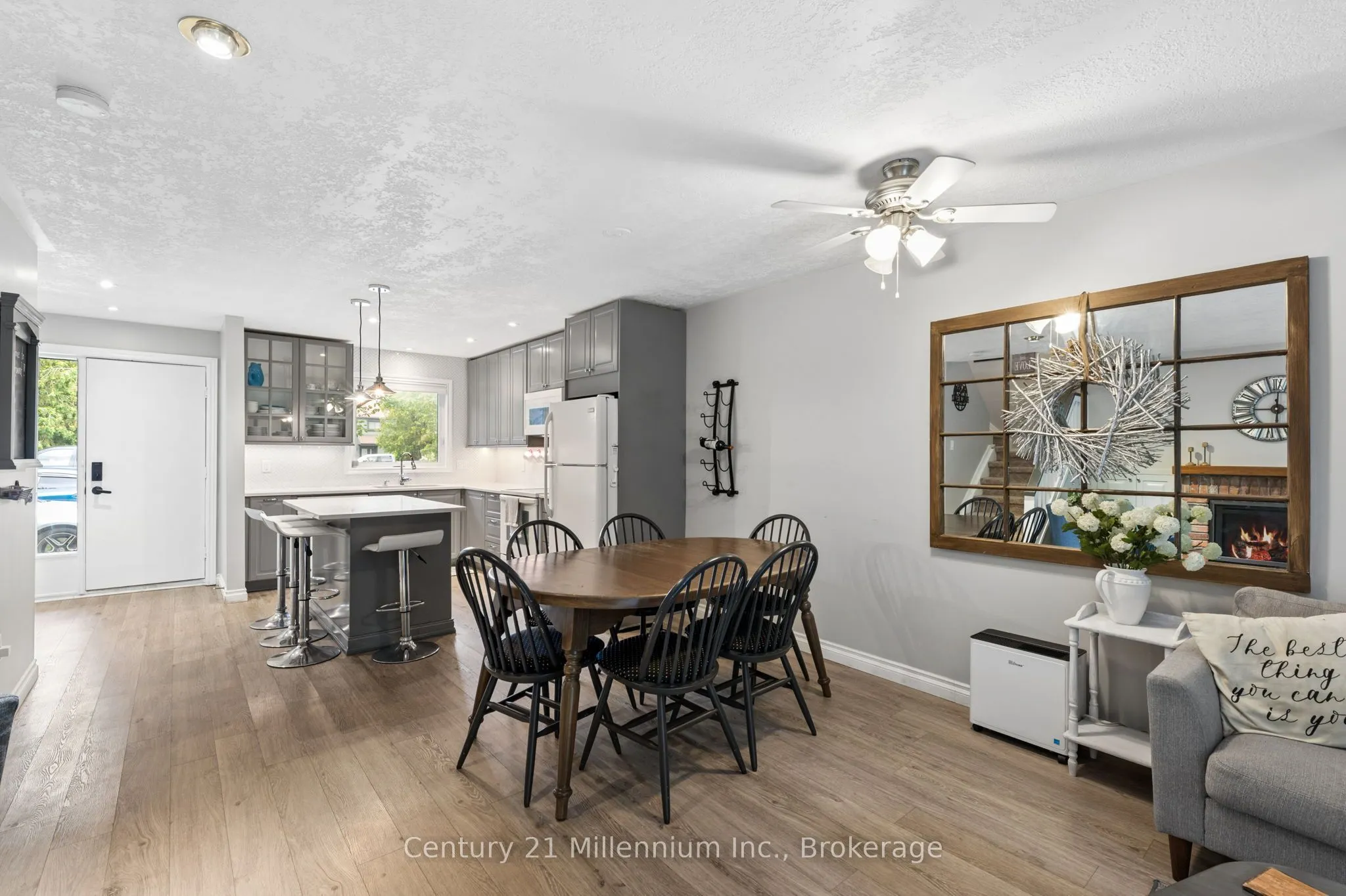 156 ESCARPMENT Crescent #16
