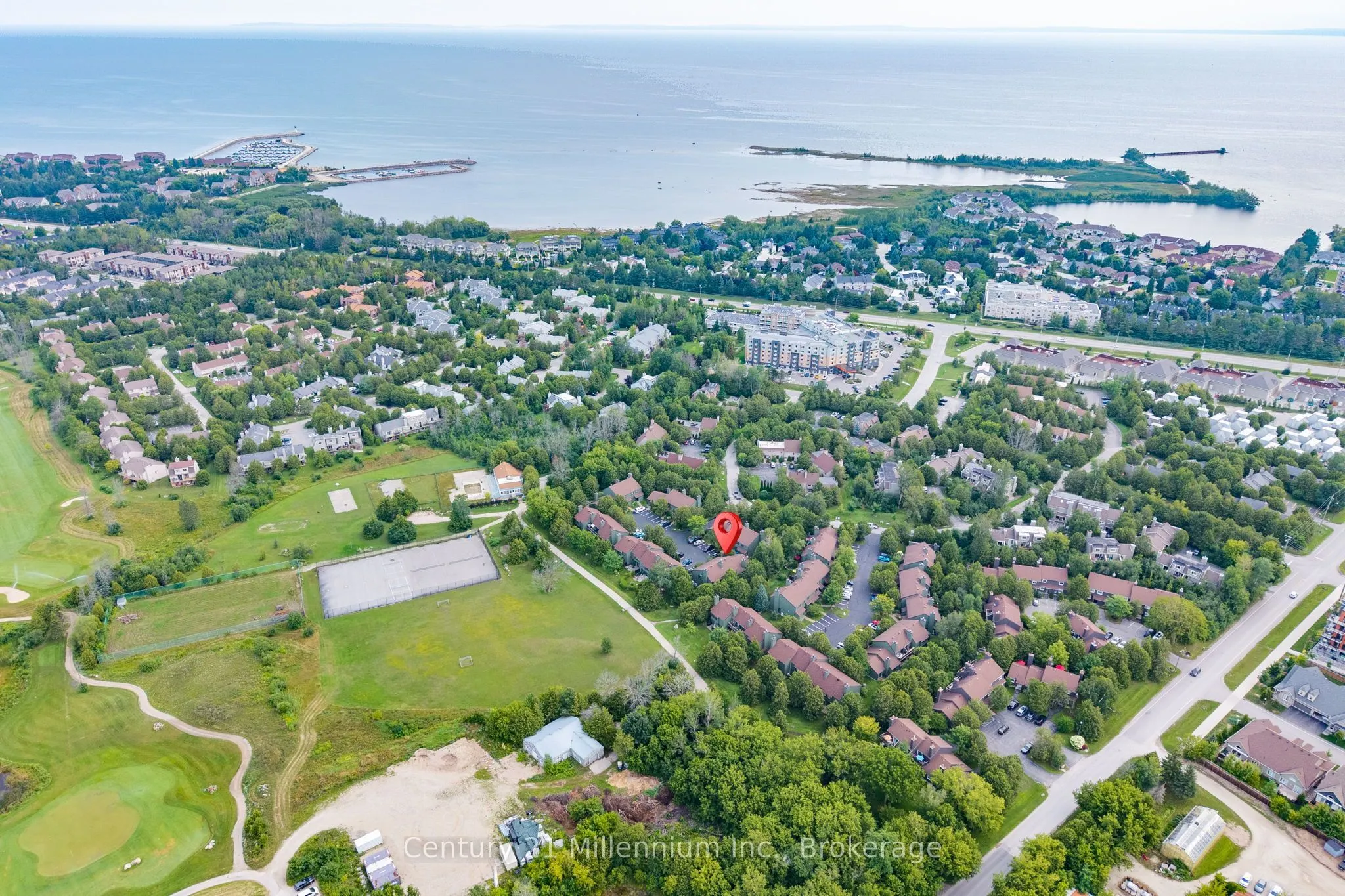 156 ESCARPMENT Crescent #16