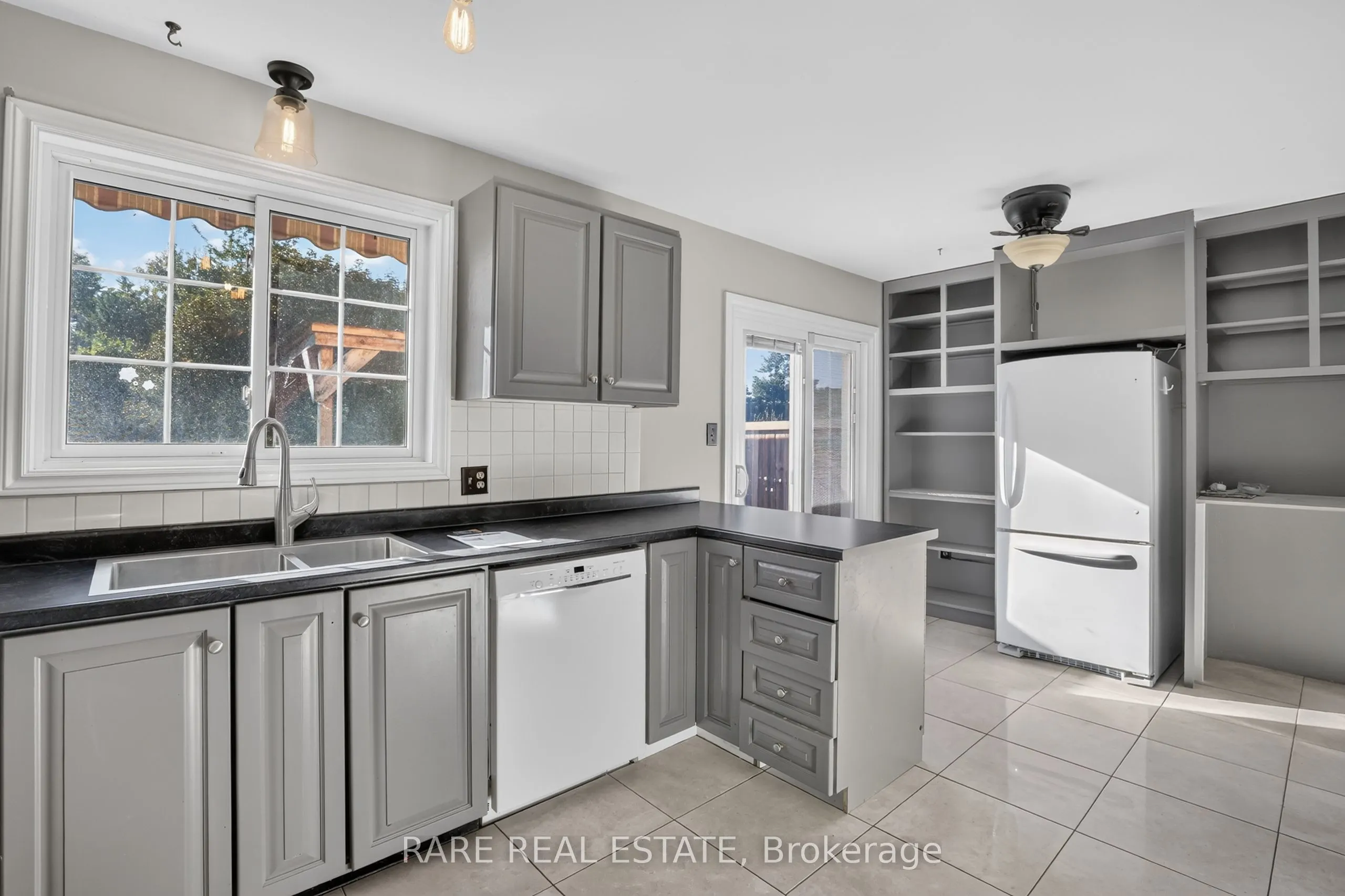 25 Edgewood Crescent