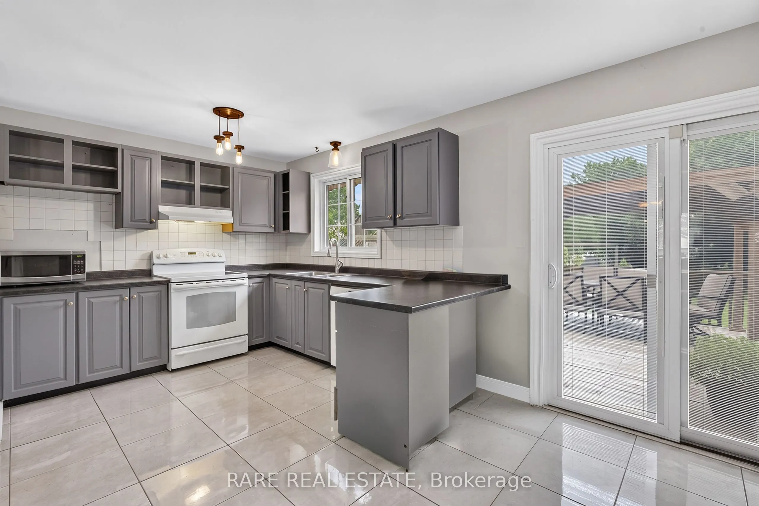 25 Edgewood Crescent