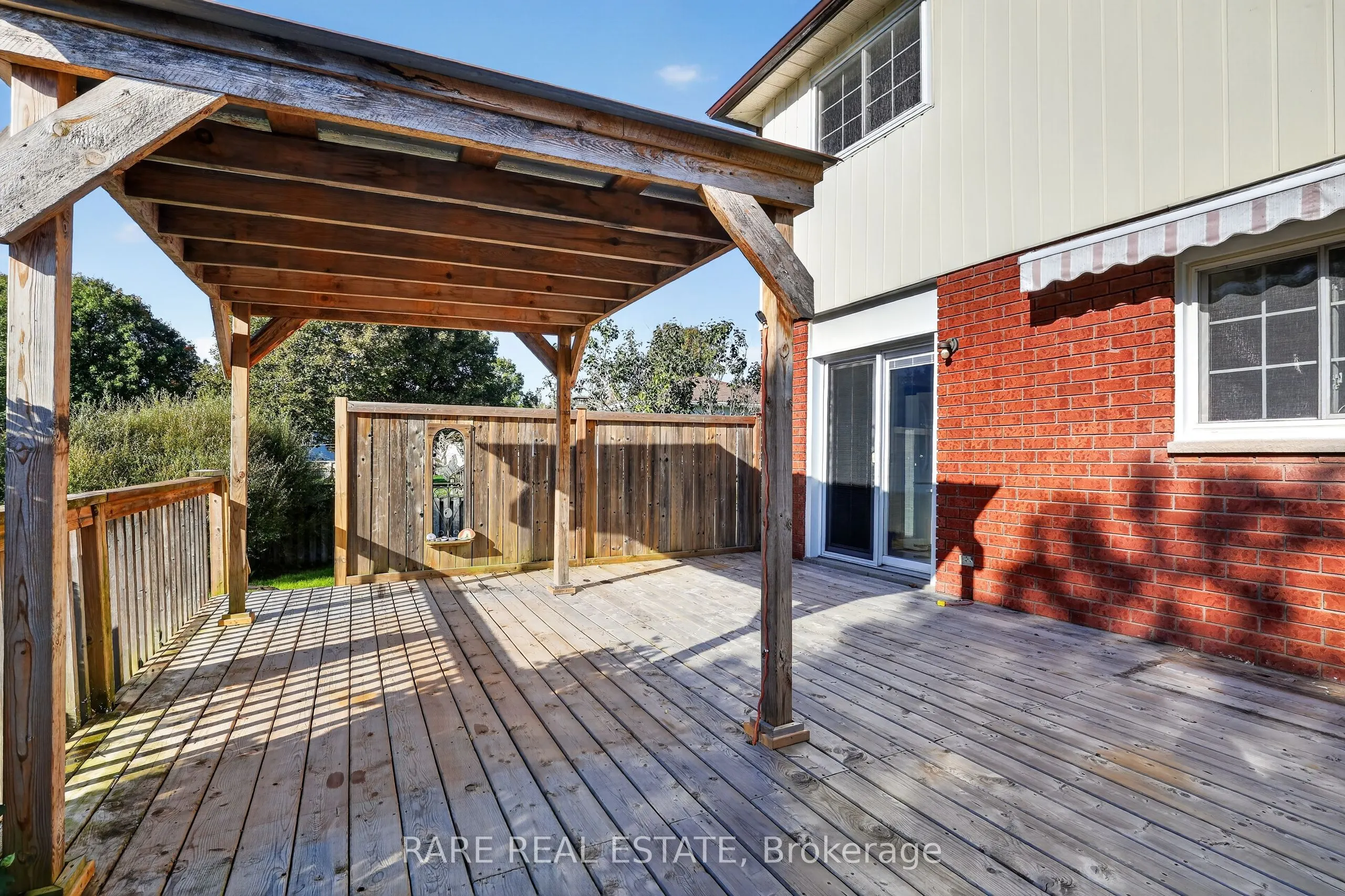 25 Edgewood Crescent