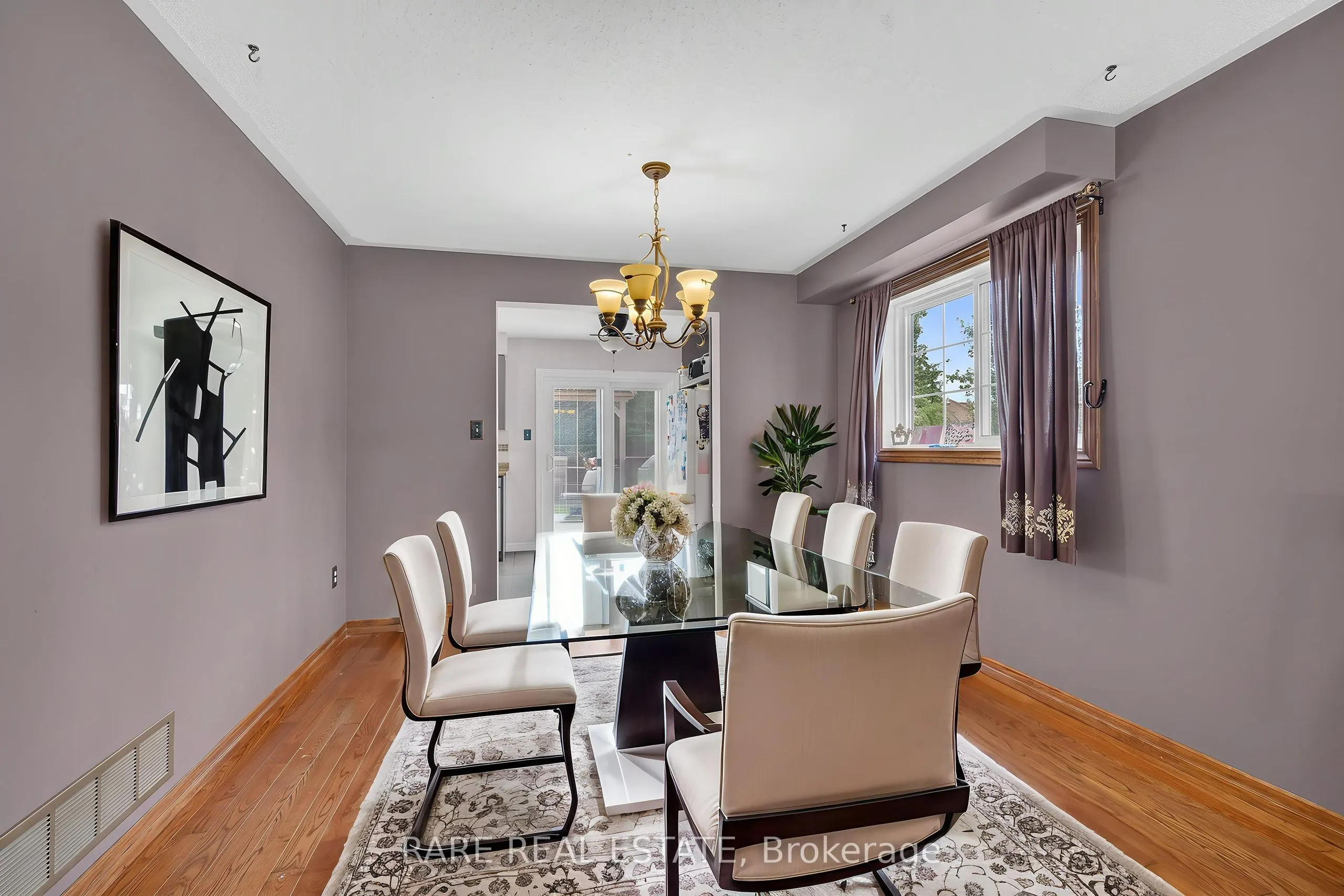 25 Edgewood Crescent