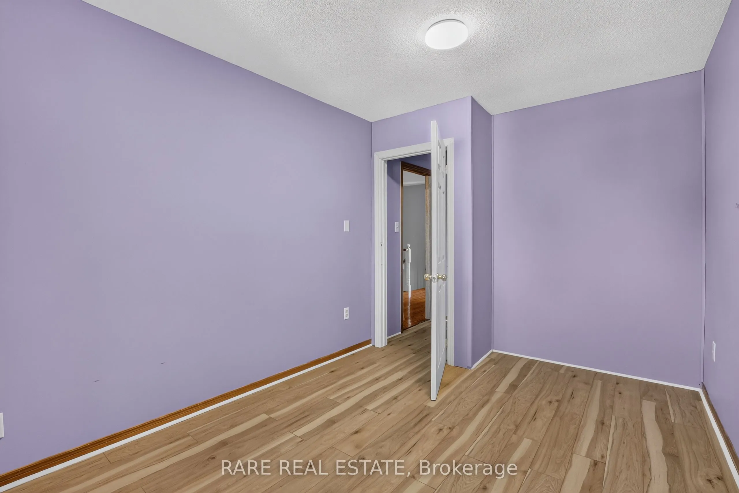 25 Edgewood Crescent