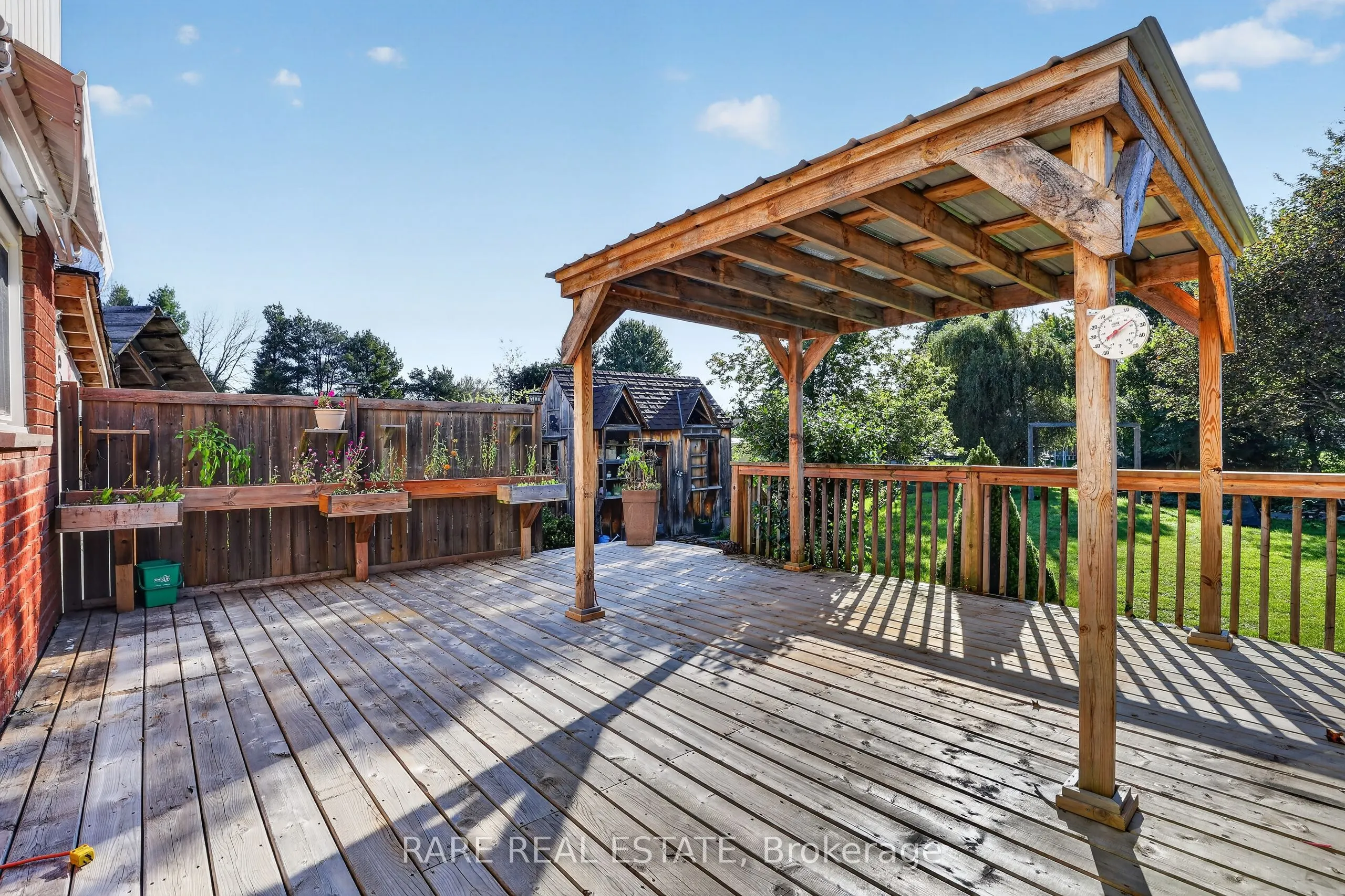 25 Edgewood Crescent