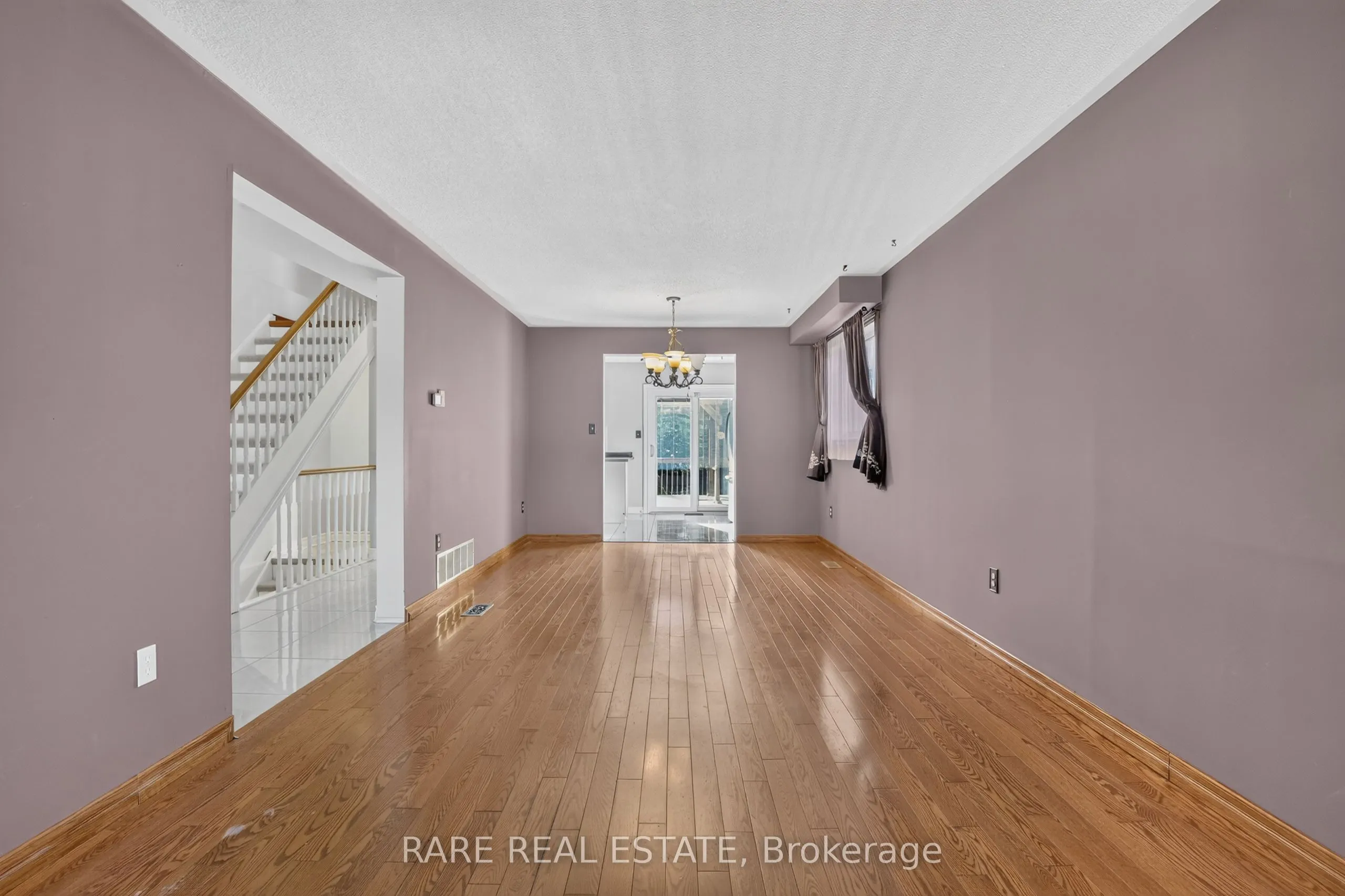 25 Edgewood Crescent