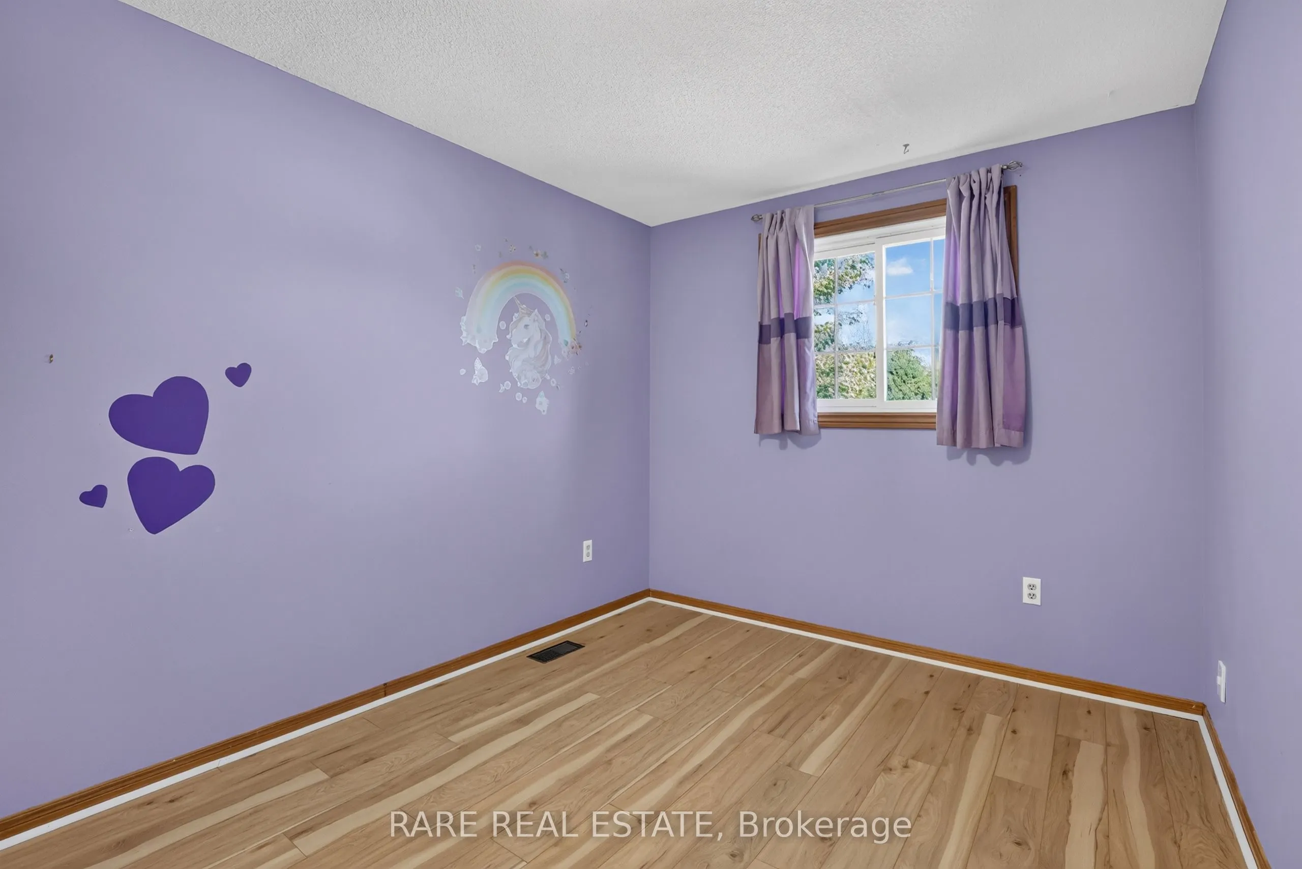 25 Edgewood Crescent