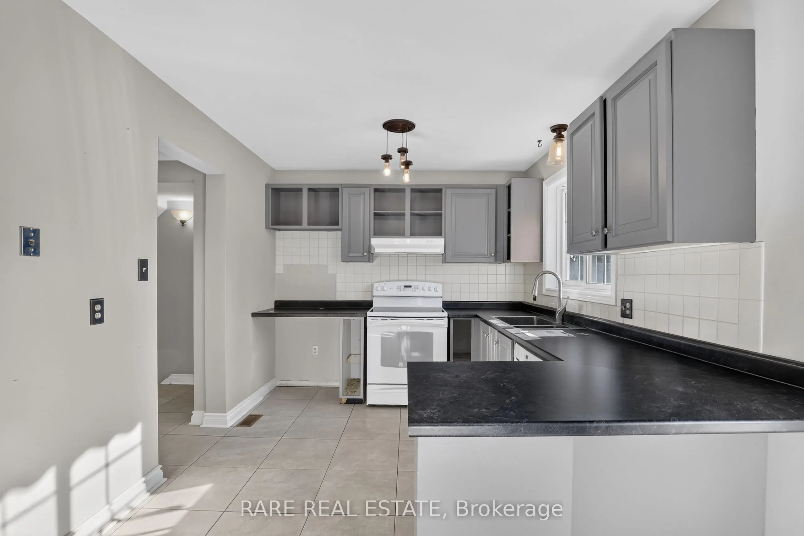 25 Edgewood Crescent