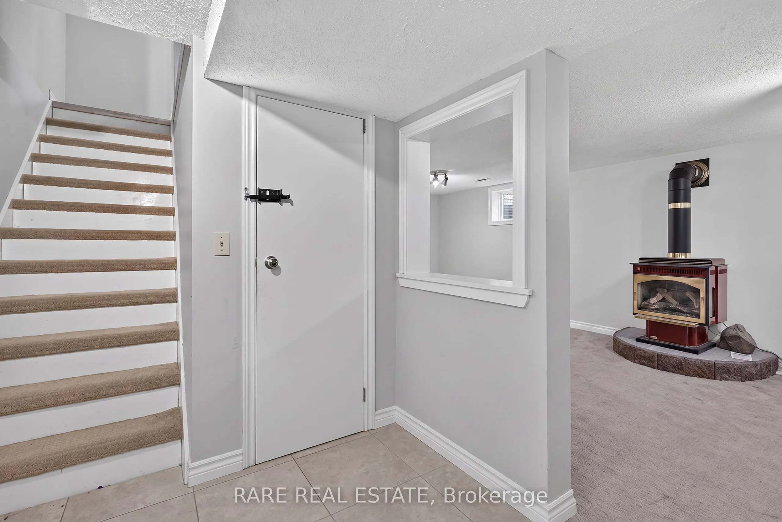 25 Edgewood Crescent