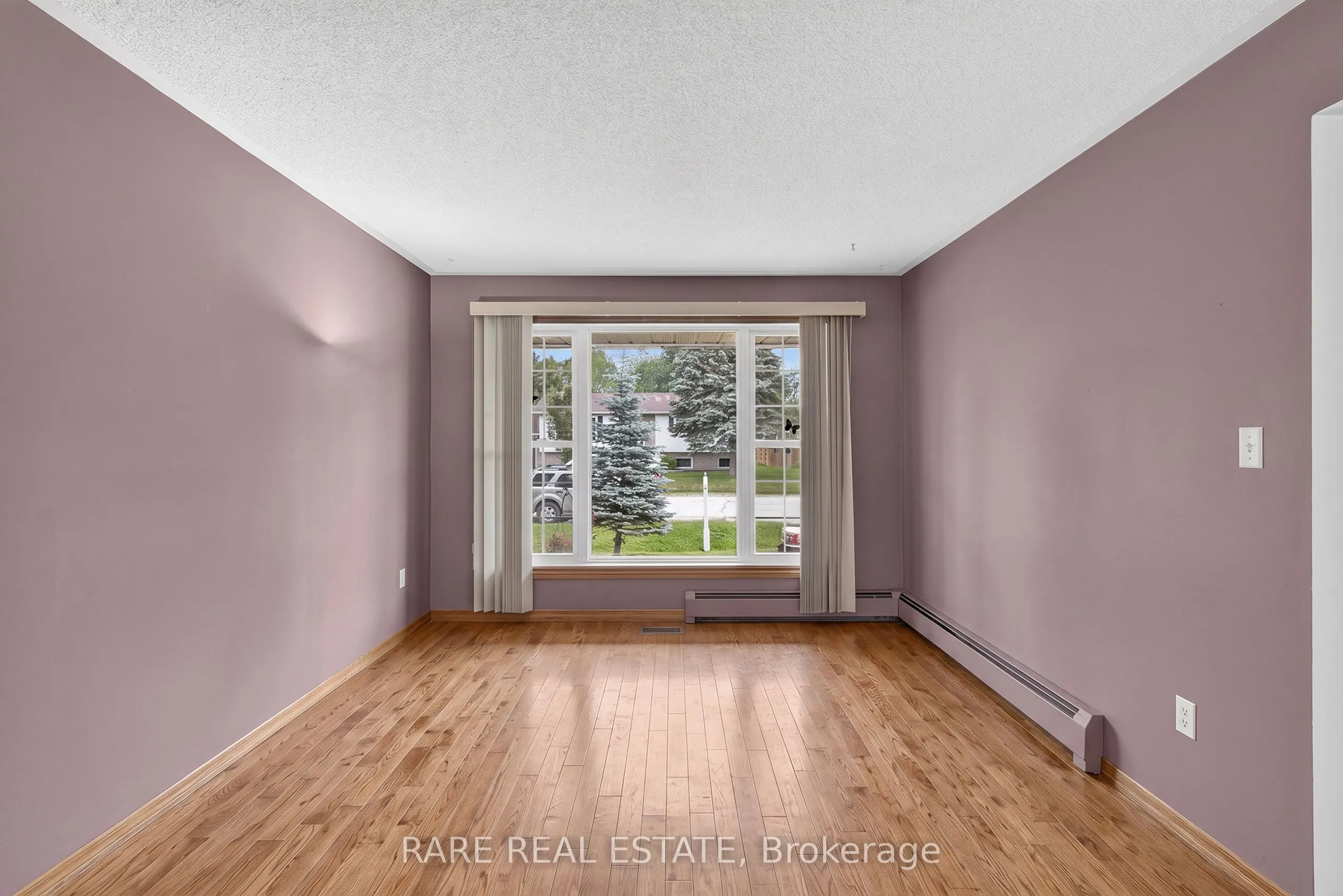 25 Edgewood Crescent