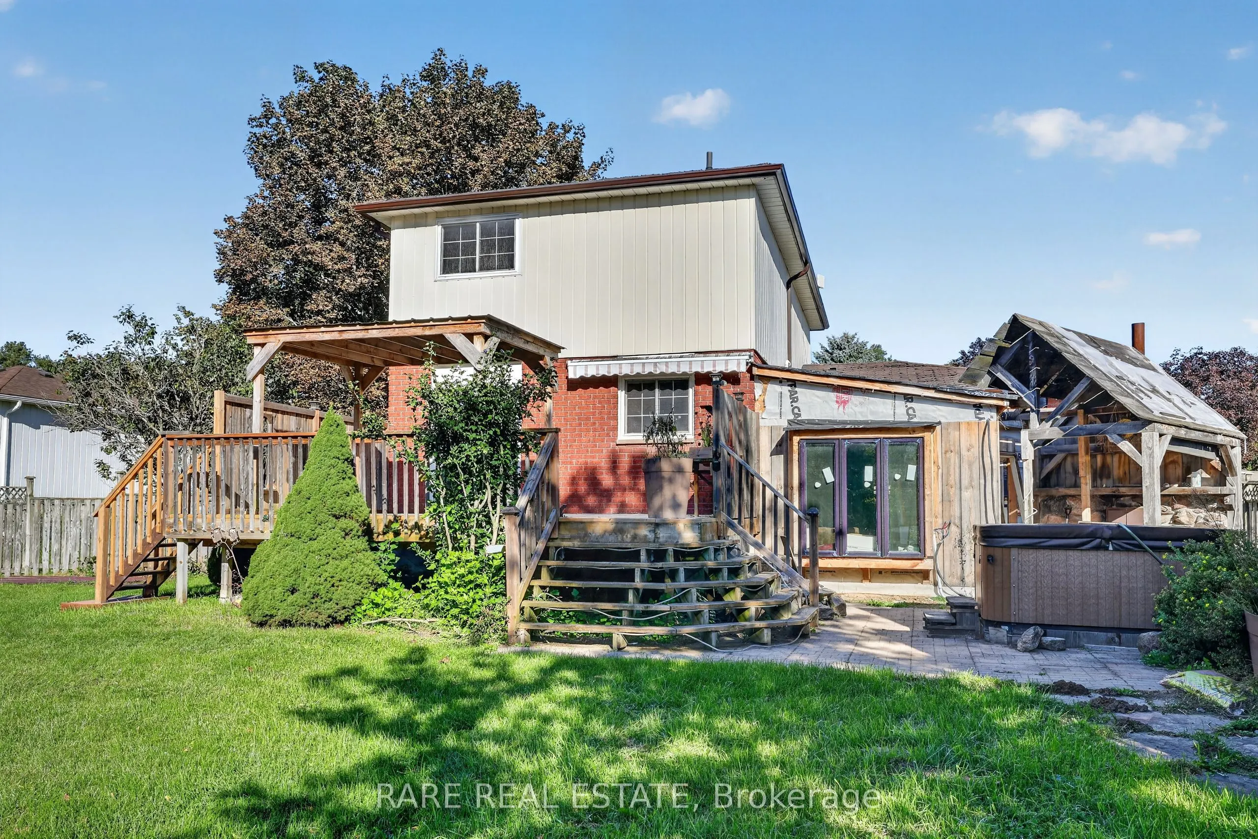 25 Edgewood Crescent