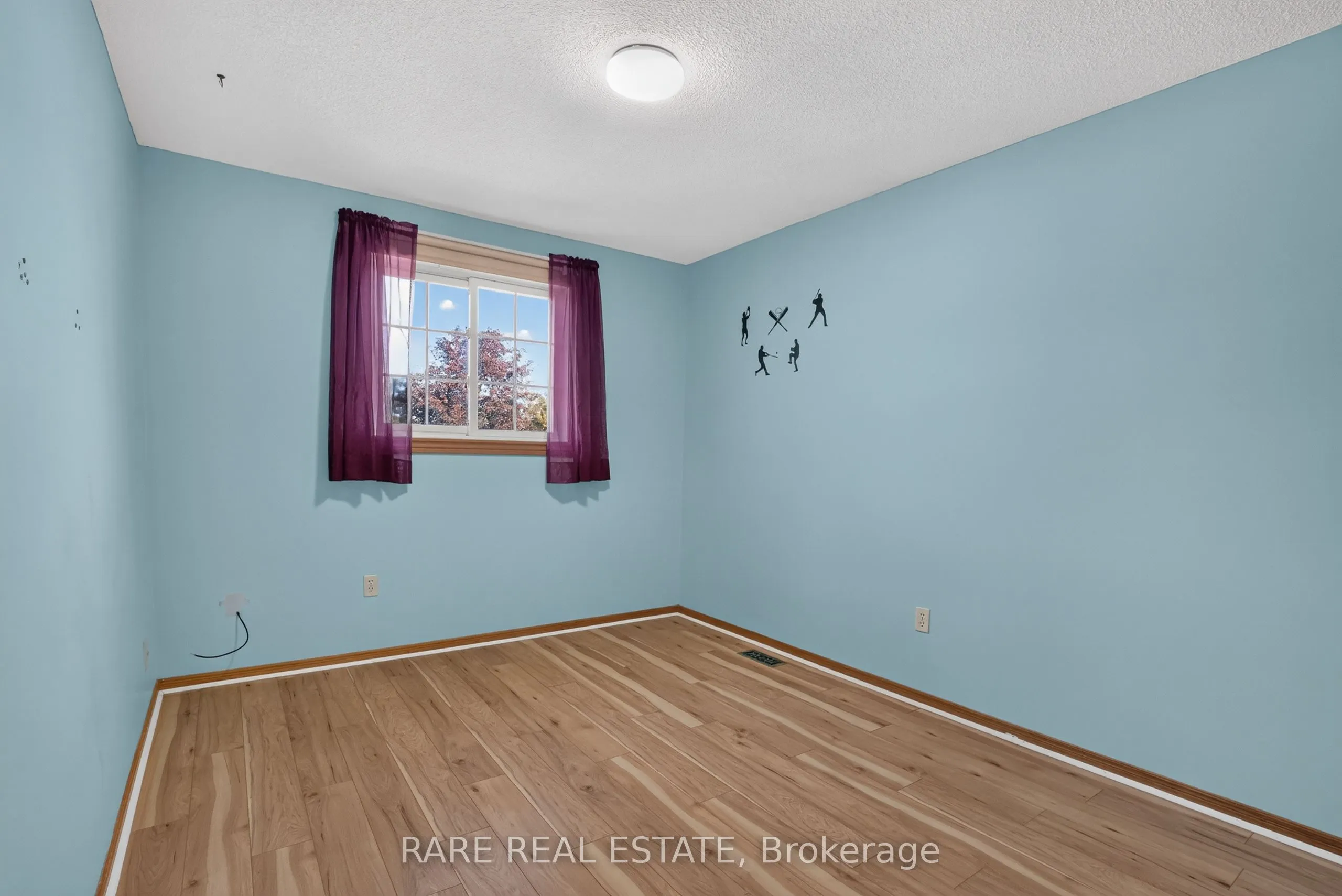 25 Edgewood Crescent