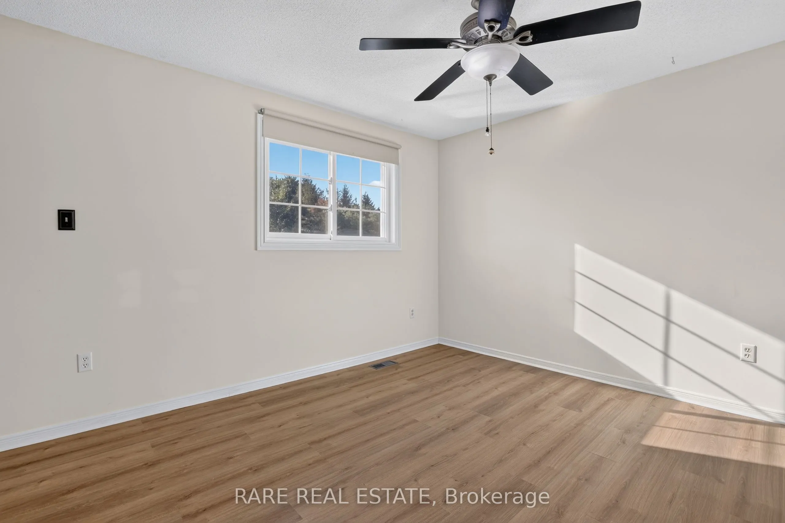 25 Edgewood Crescent