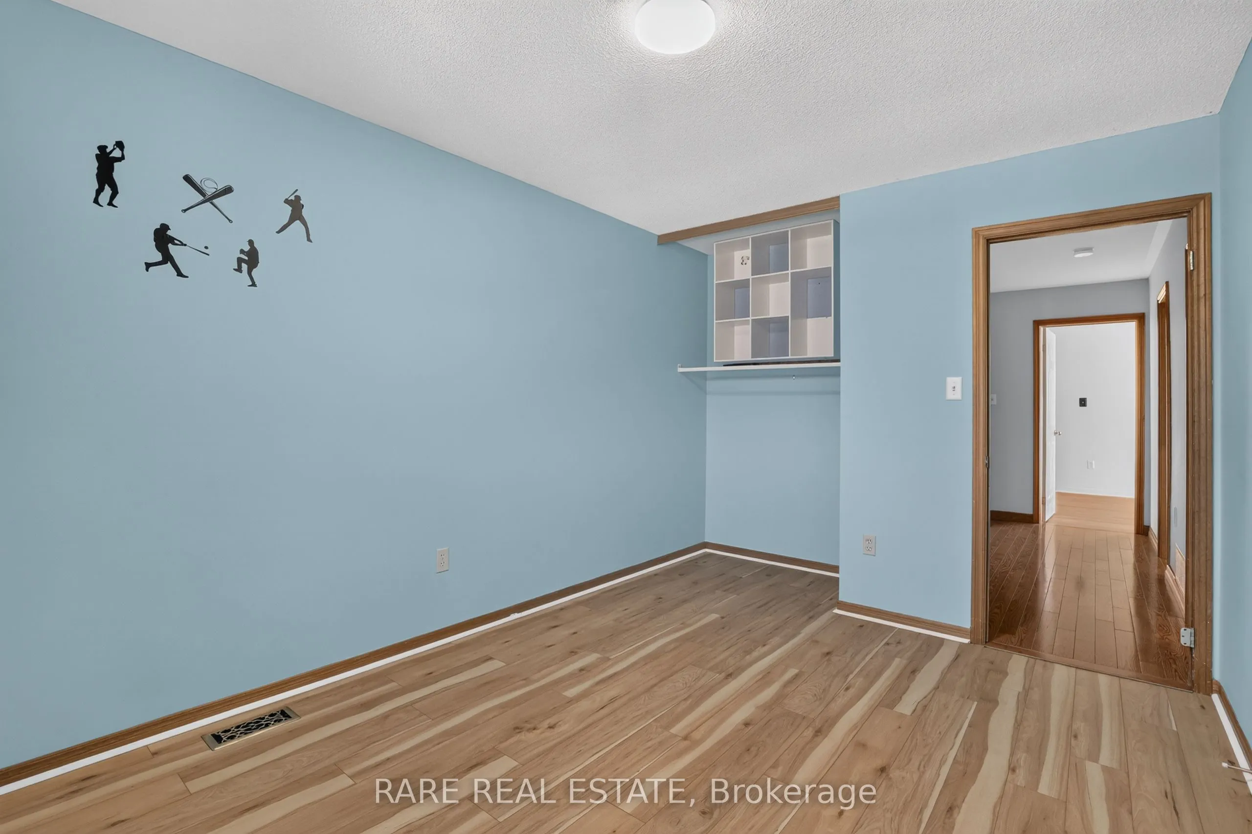 25 Edgewood Crescent