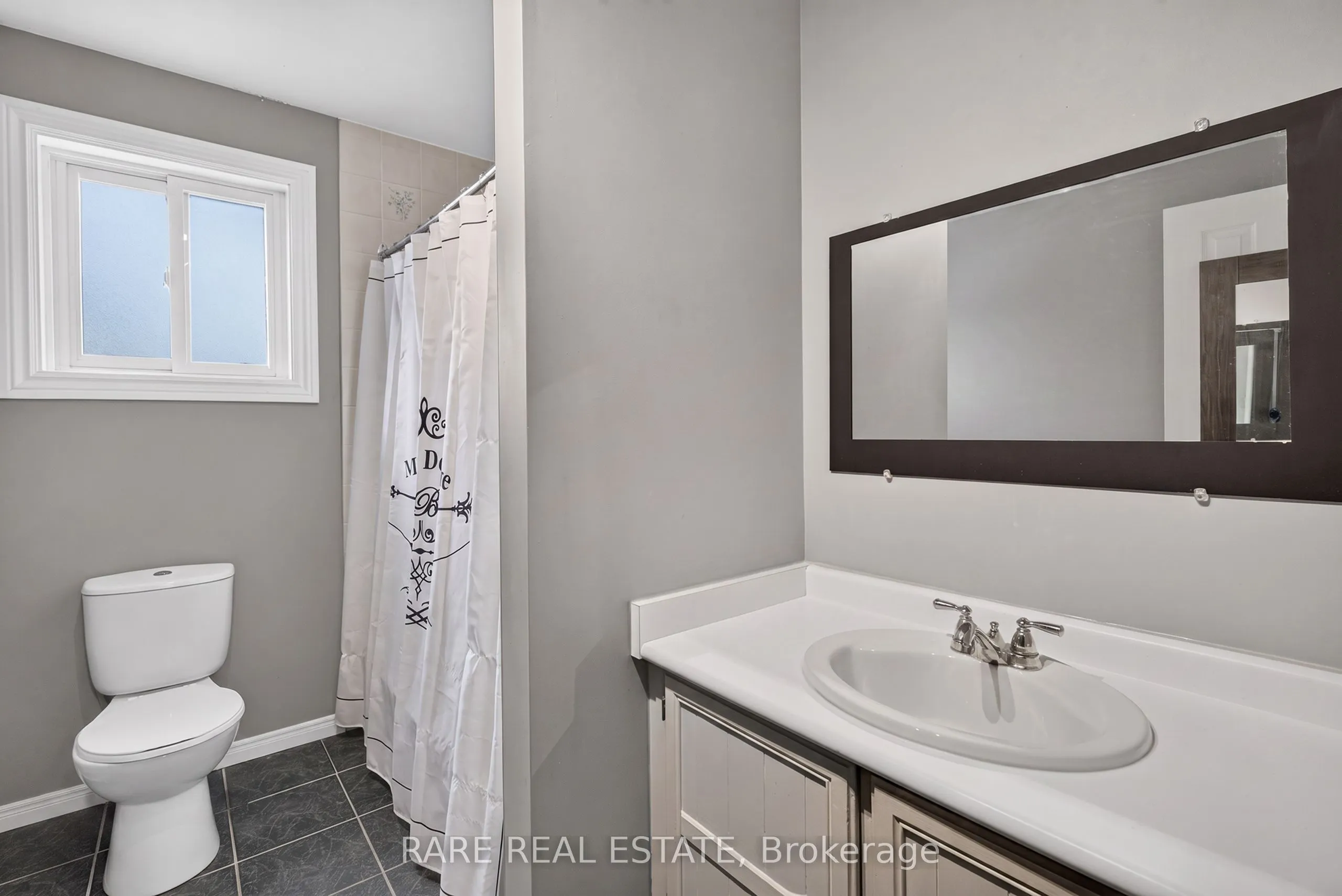 25 Edgewood Crescent