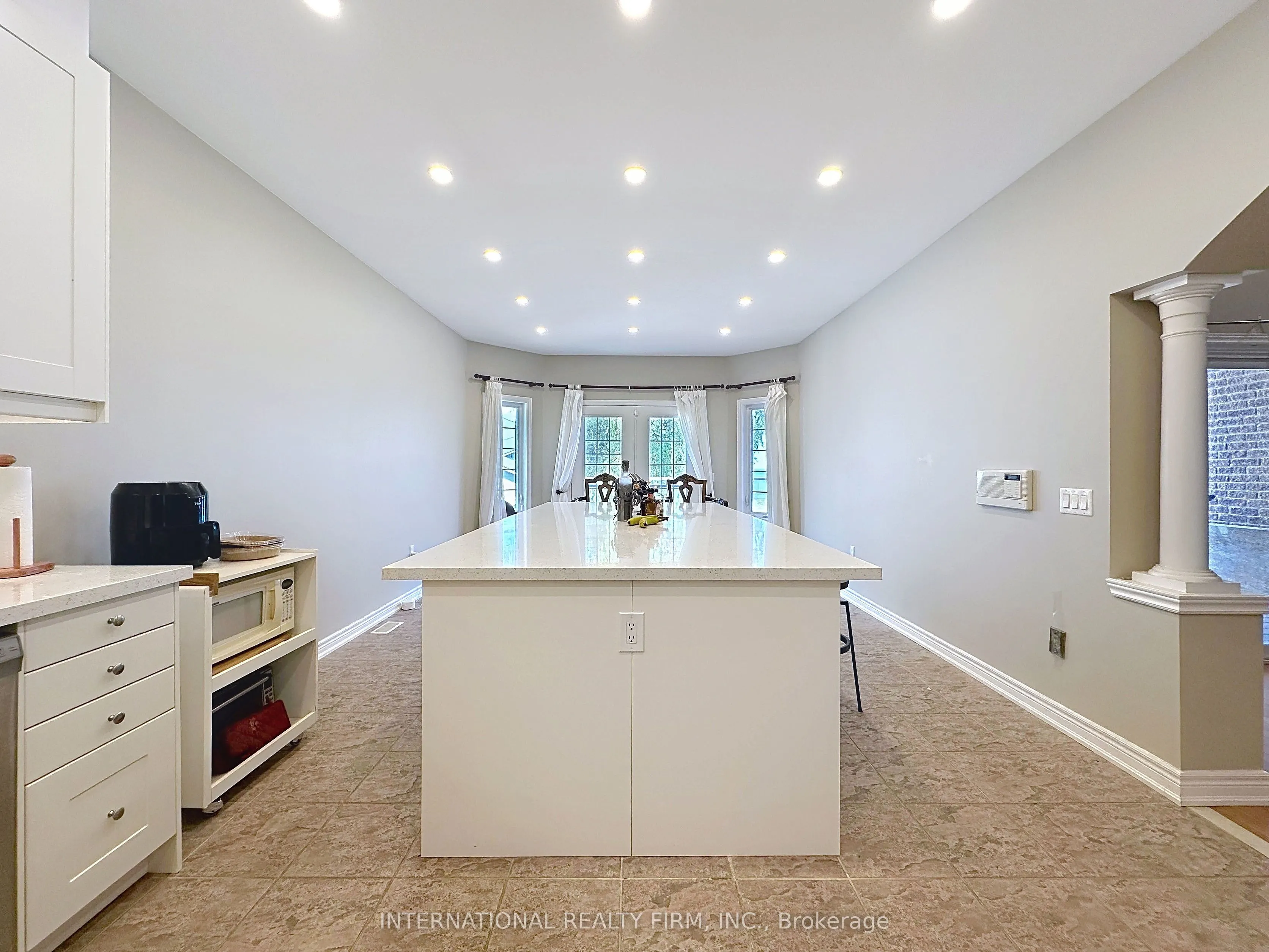 966 Shore Lane