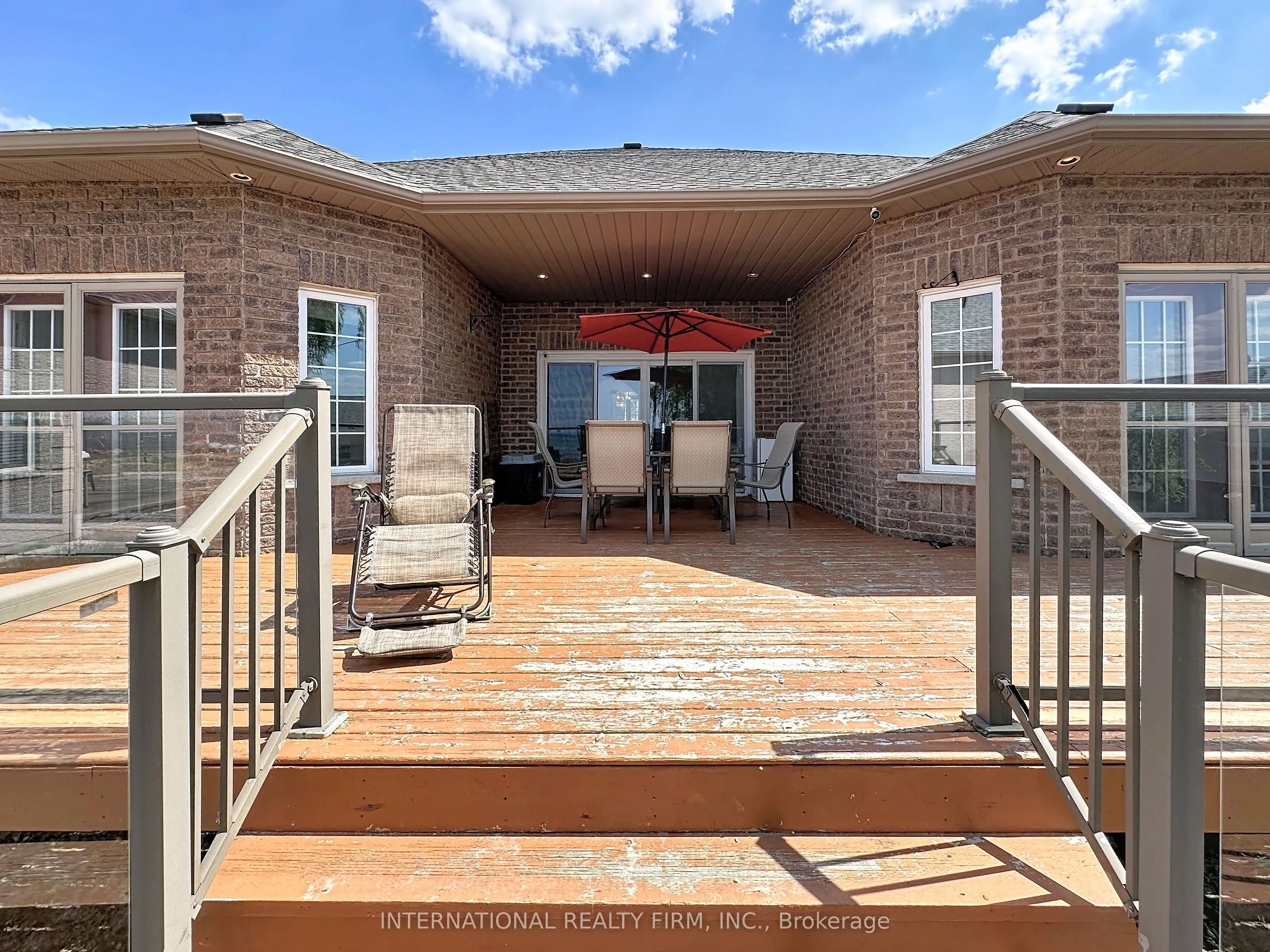 966 Shore Lane