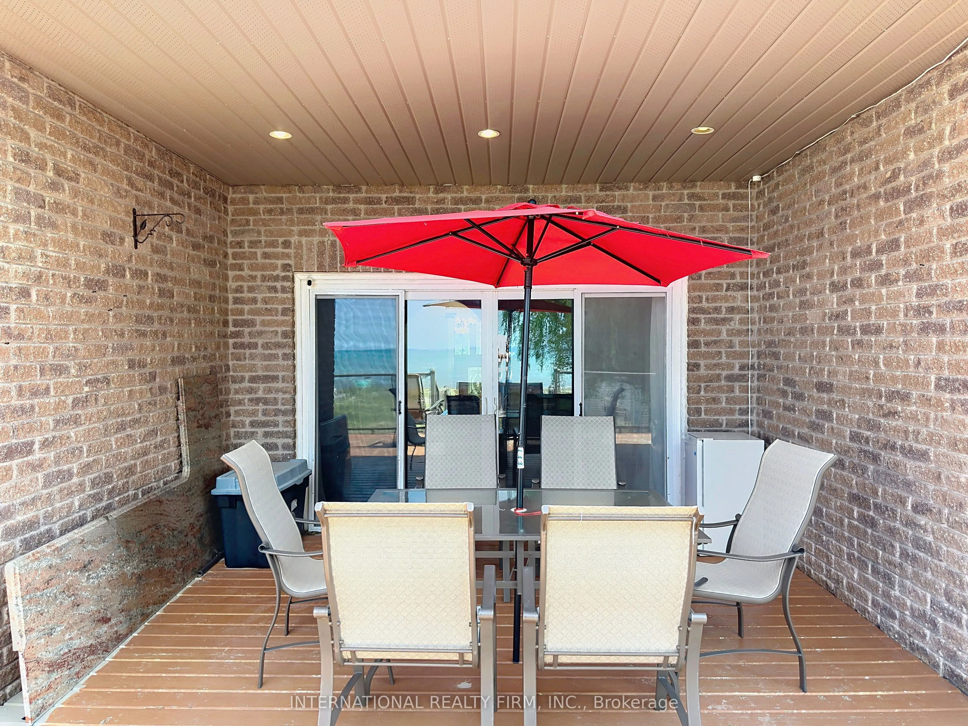 966 Shore Lane