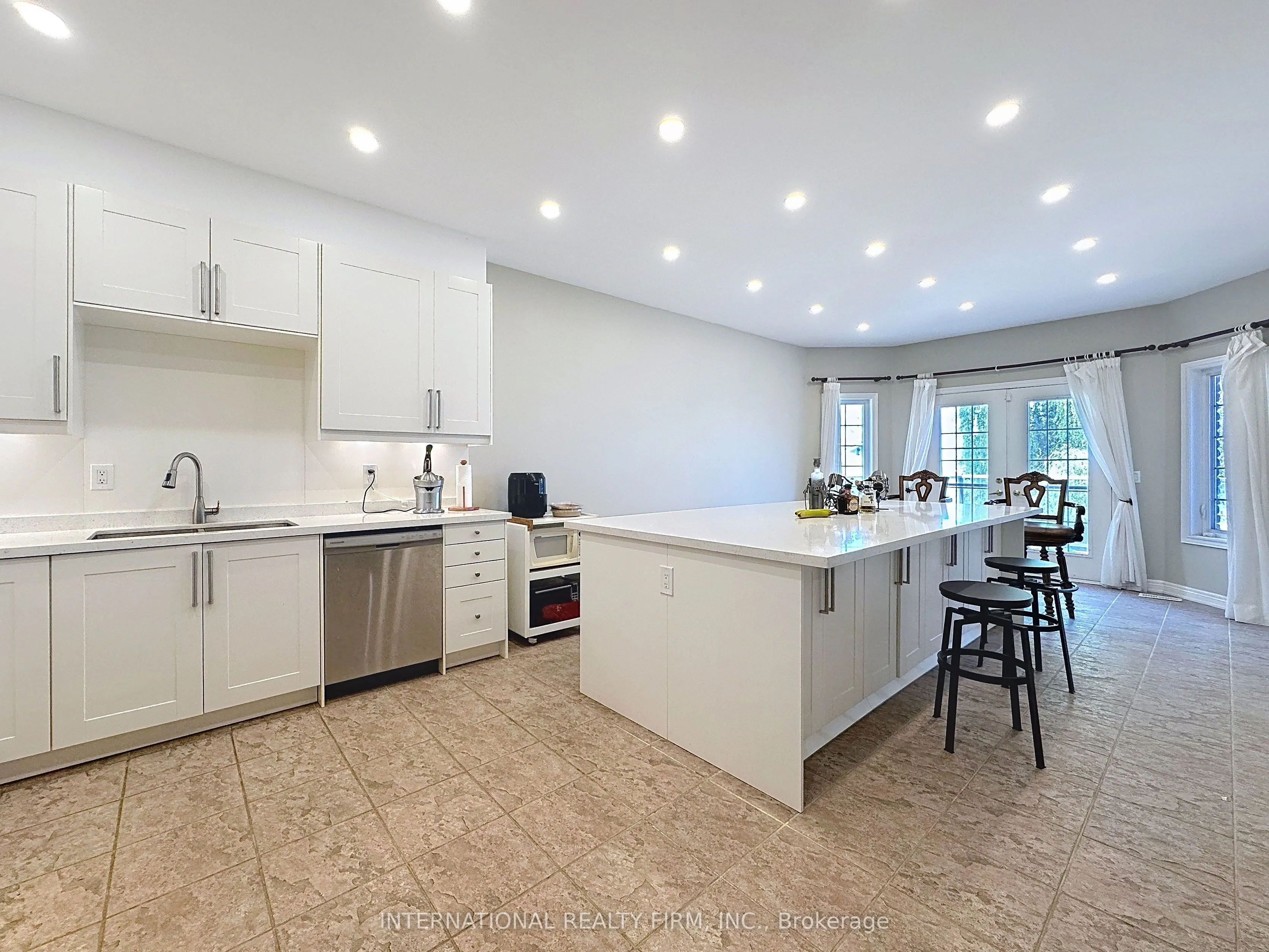966 Shore Lane
