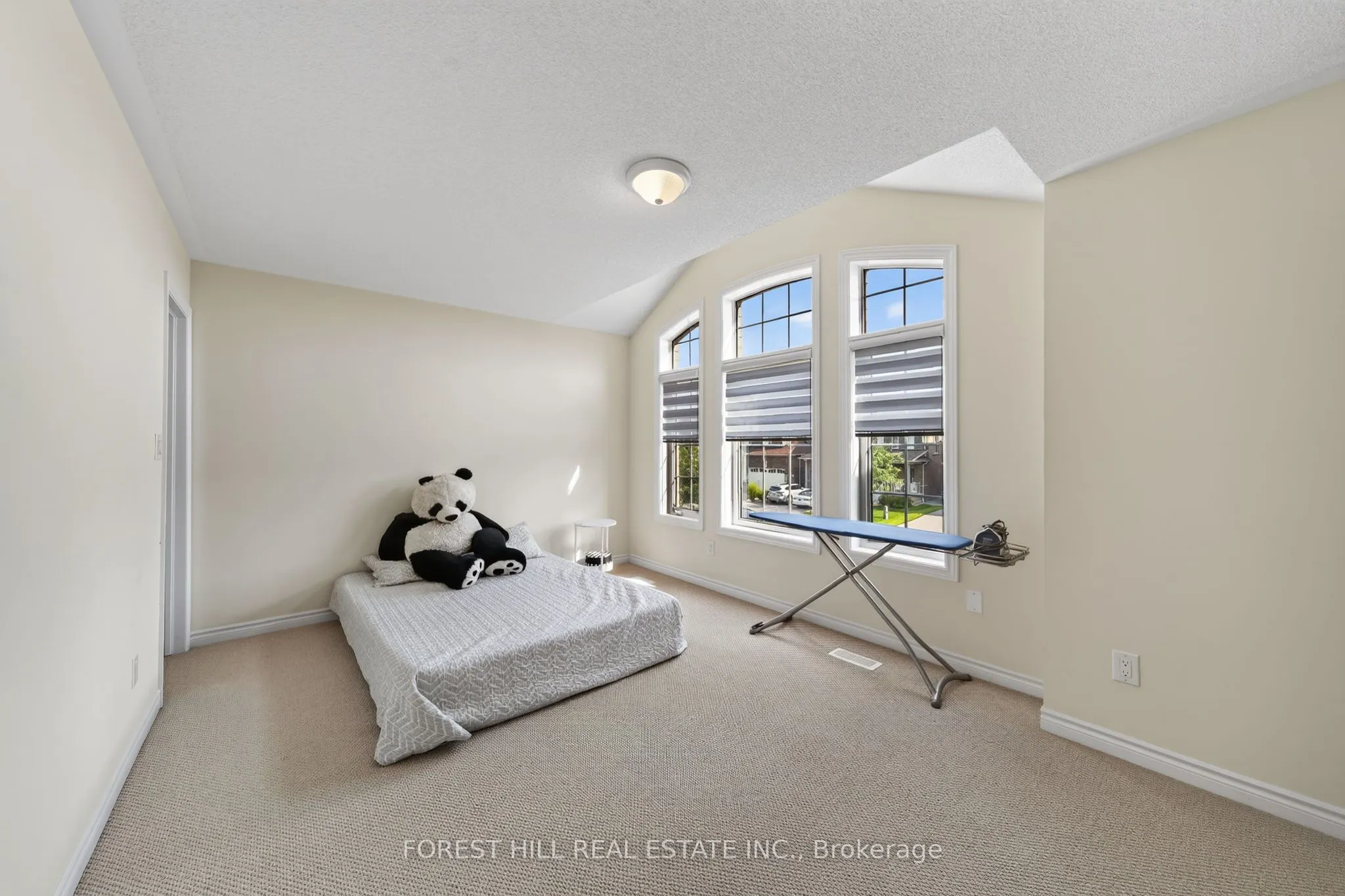 37 Rugman Crescent