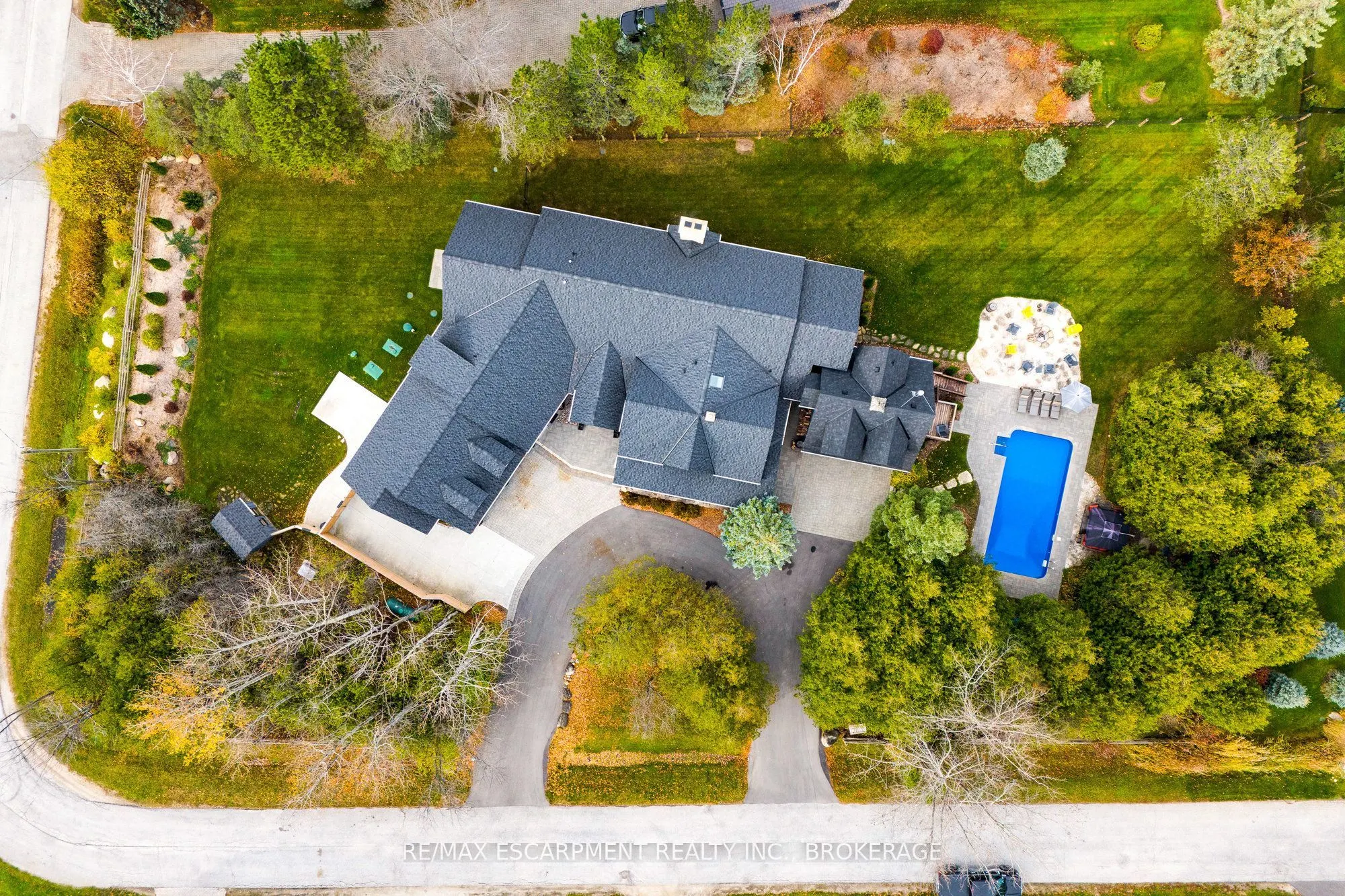 4 Buckingham Boulevard