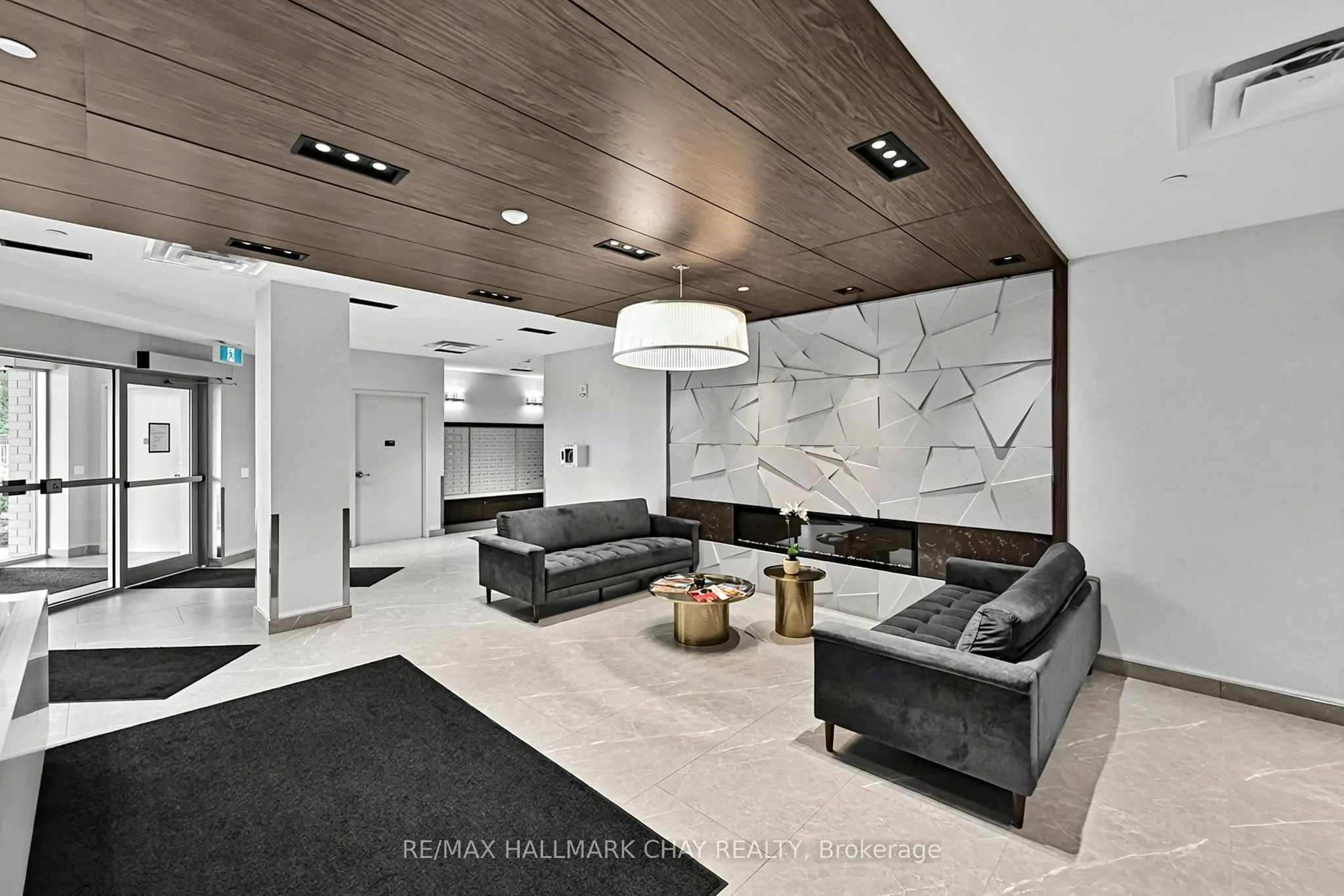58 Lakeside Terrace #819