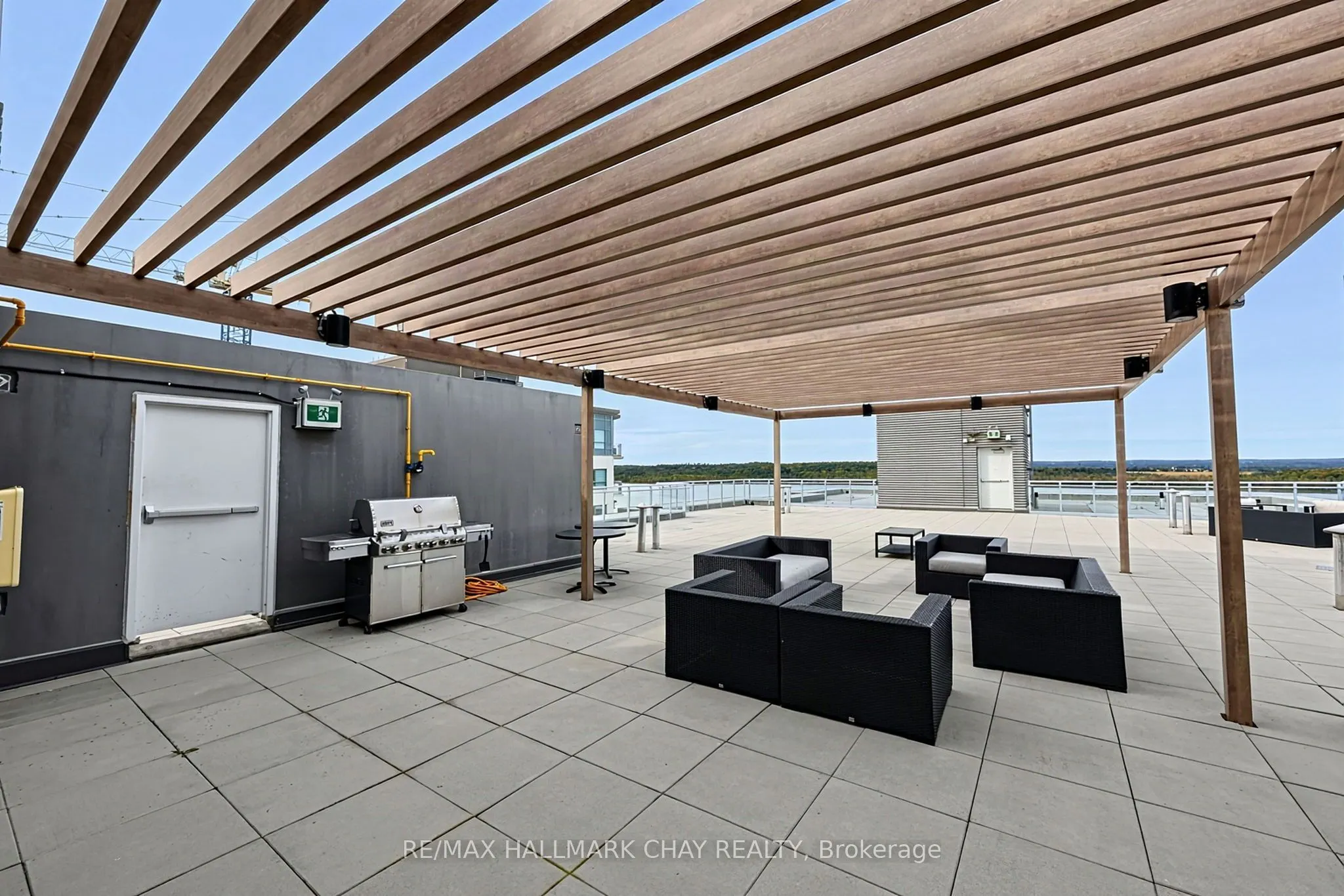 58 Lakeside Terrace #819