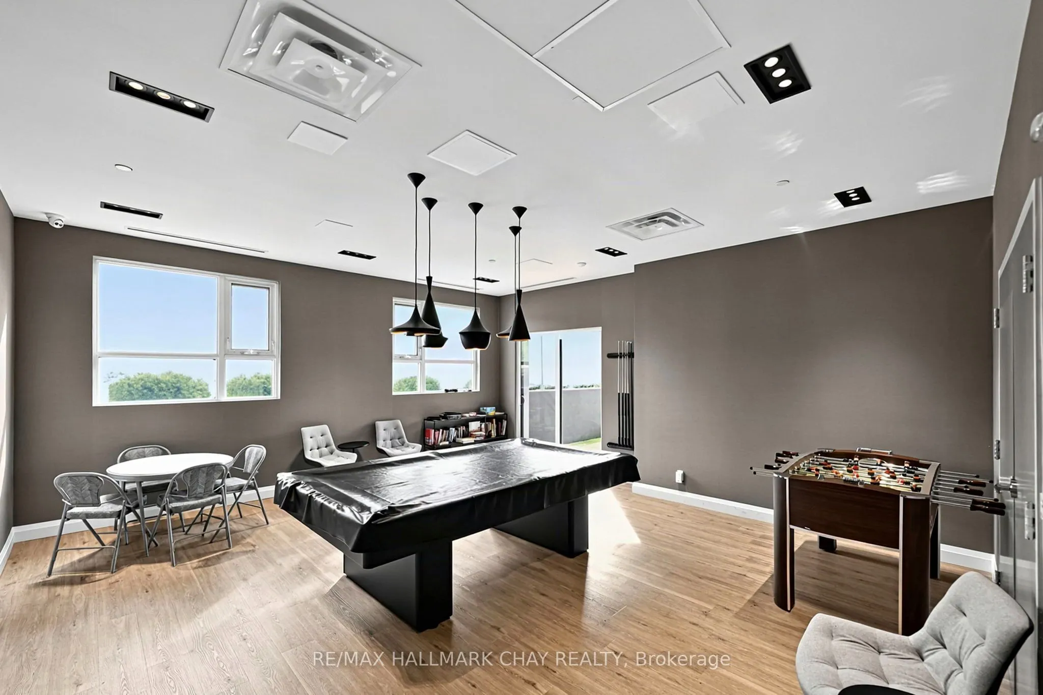 58 Lakeside Terrace #819