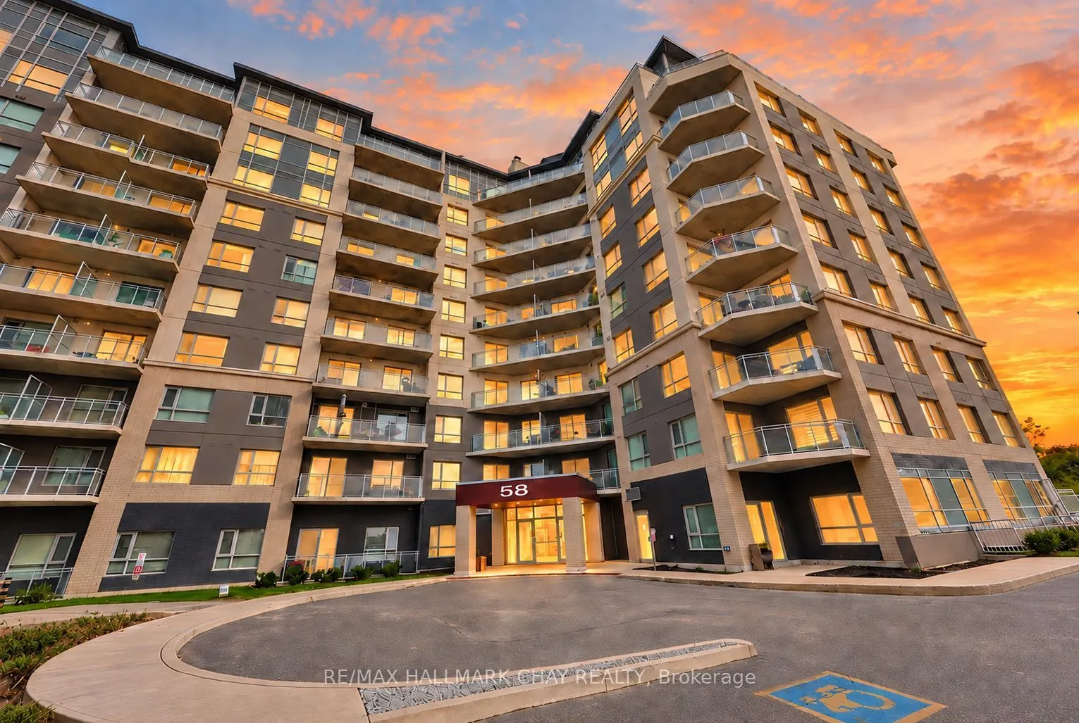 58 Lakeside Terrace #819