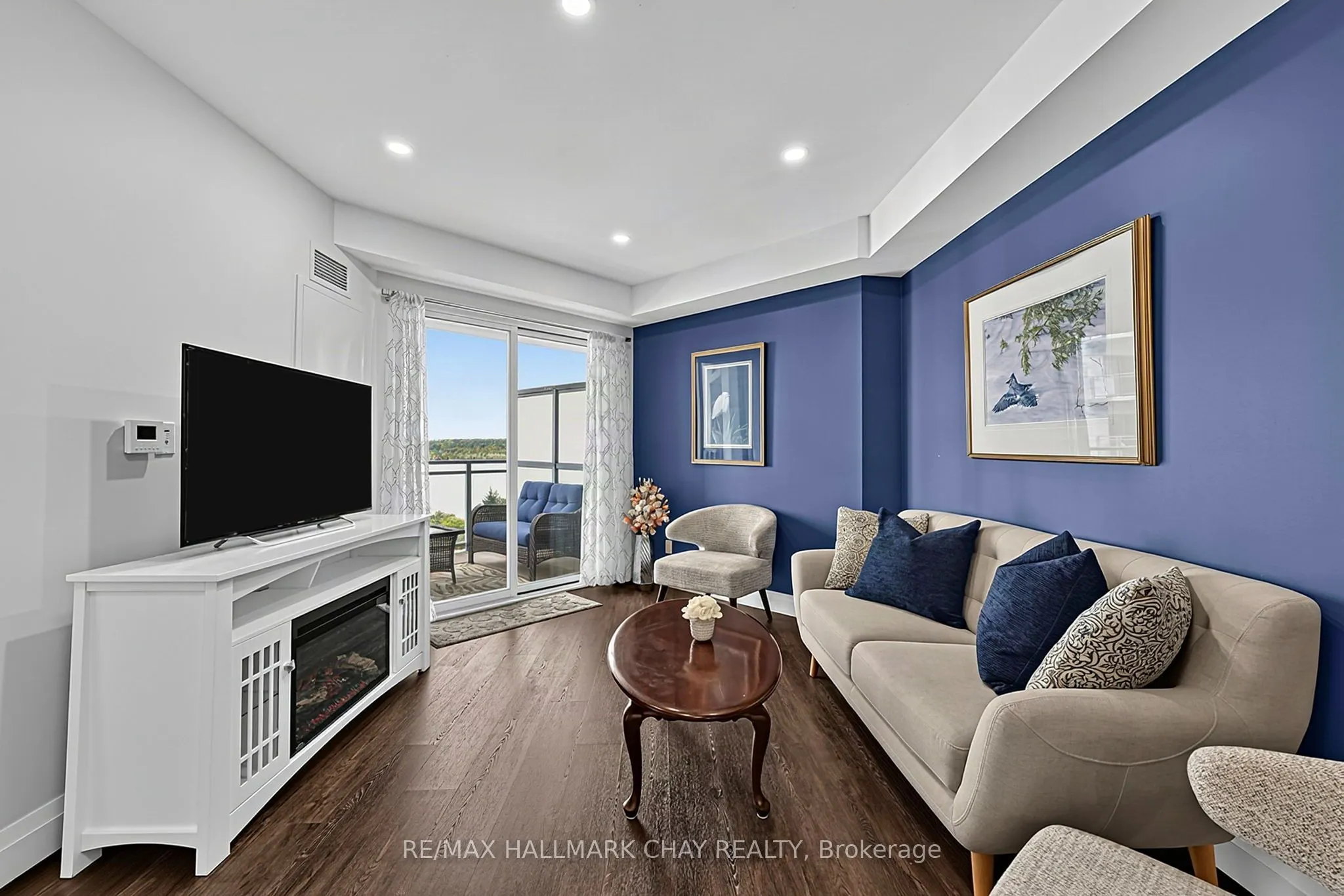 58 Lakeside Terrace #819