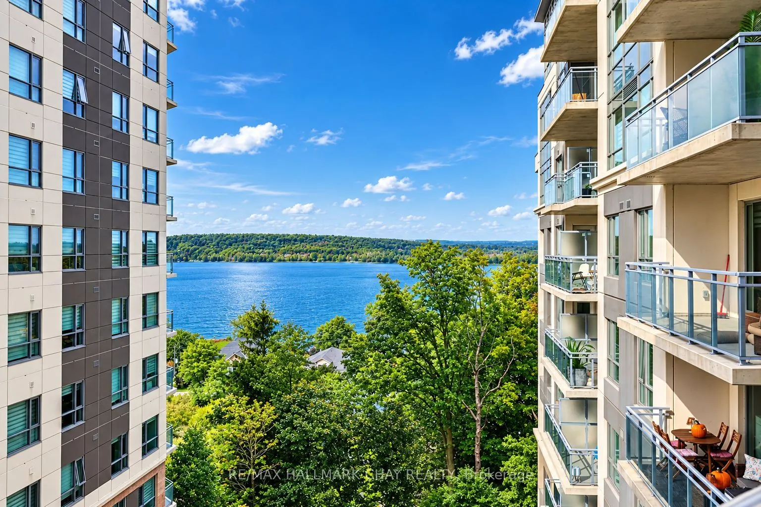 58 Lakeside Terrace #819
