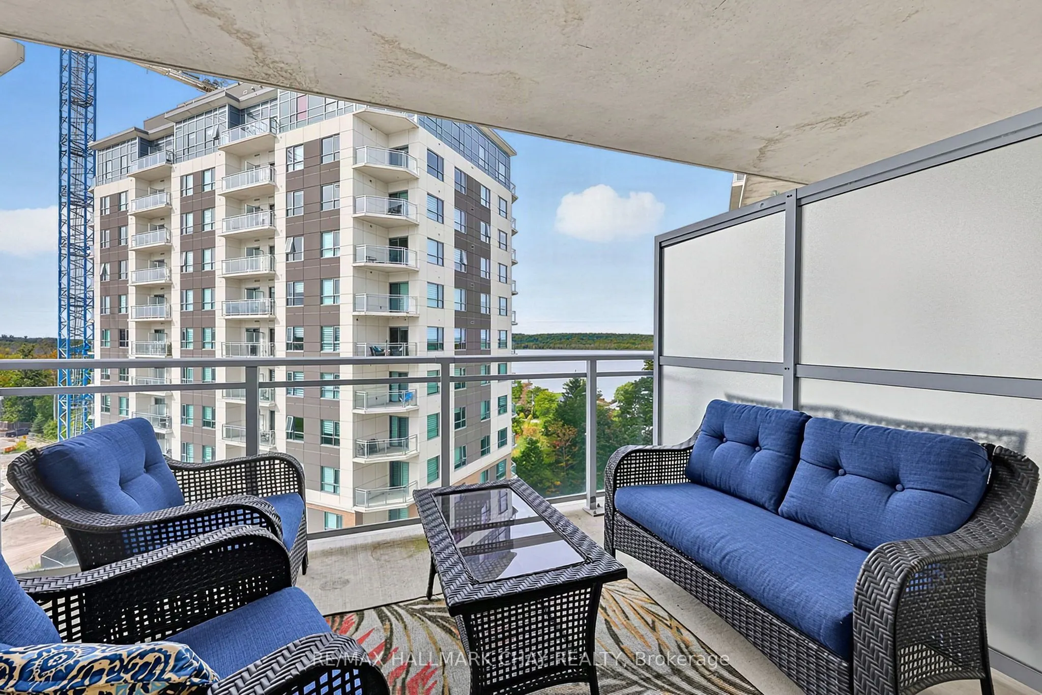 58 Lakeside Terrace #819