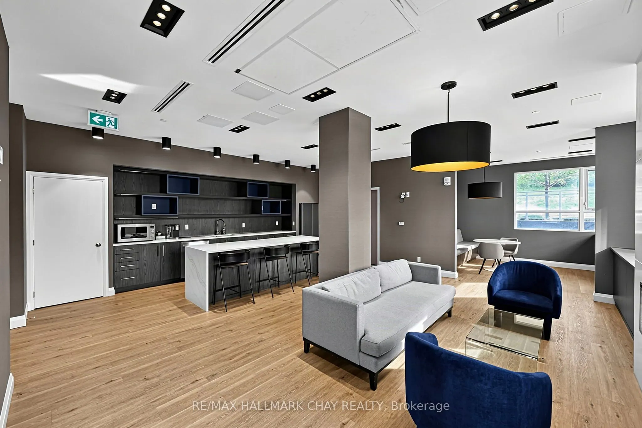 58 Lakeside Terrace #819