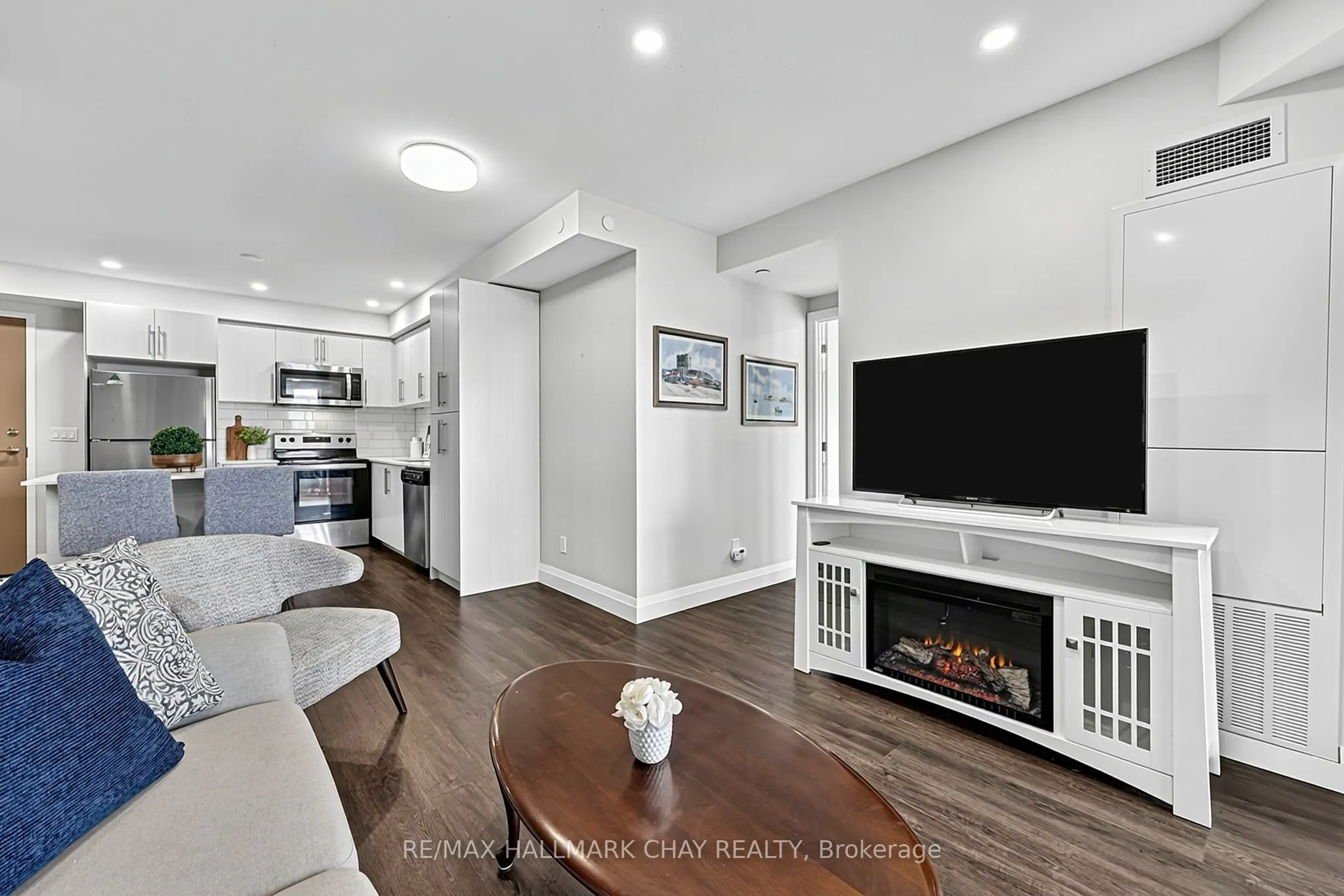 58 Lakeside Terrace #819