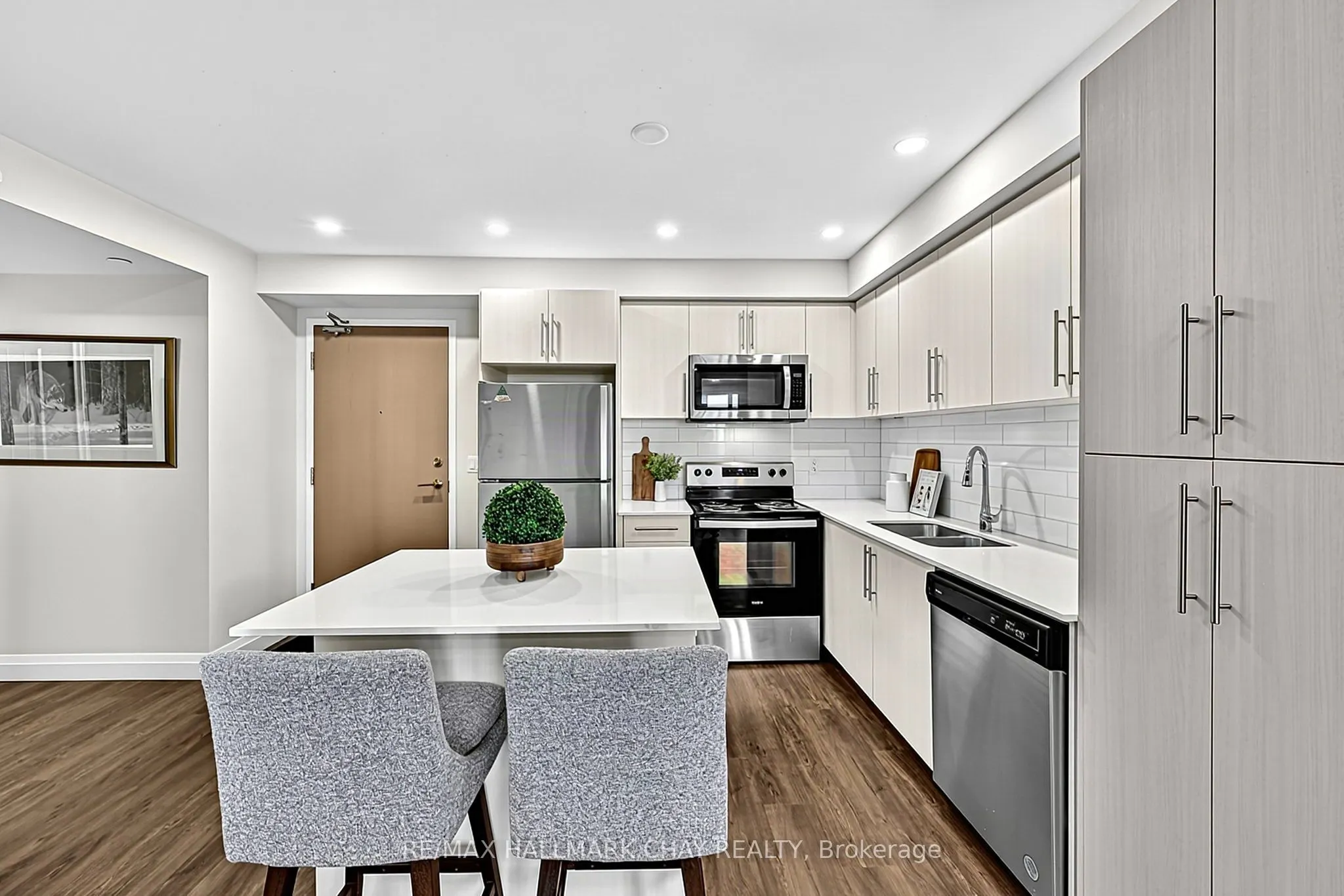 58 Lakeside Terrace #819