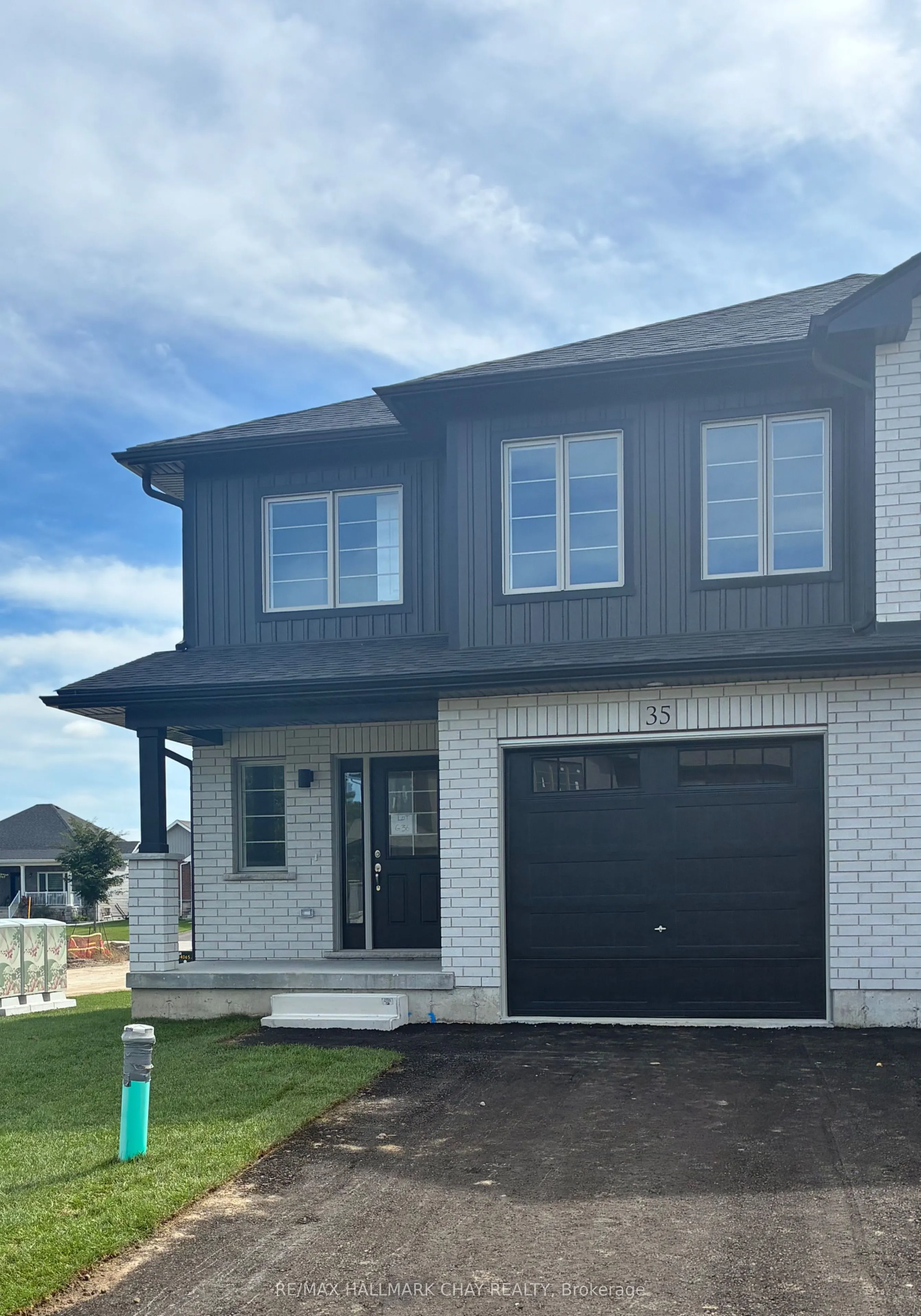 35 Strath Crescent