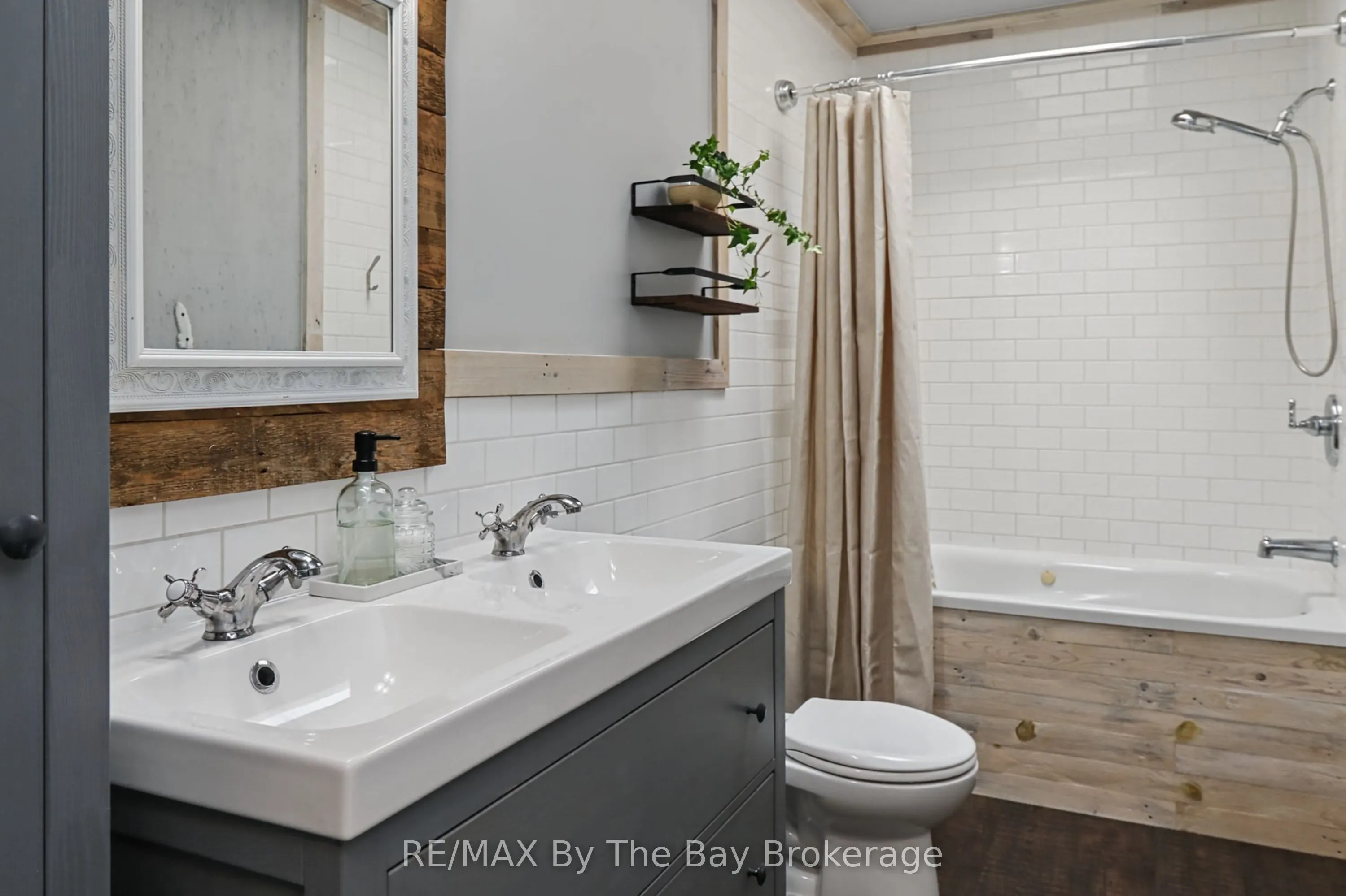 2 Red Oak Drive