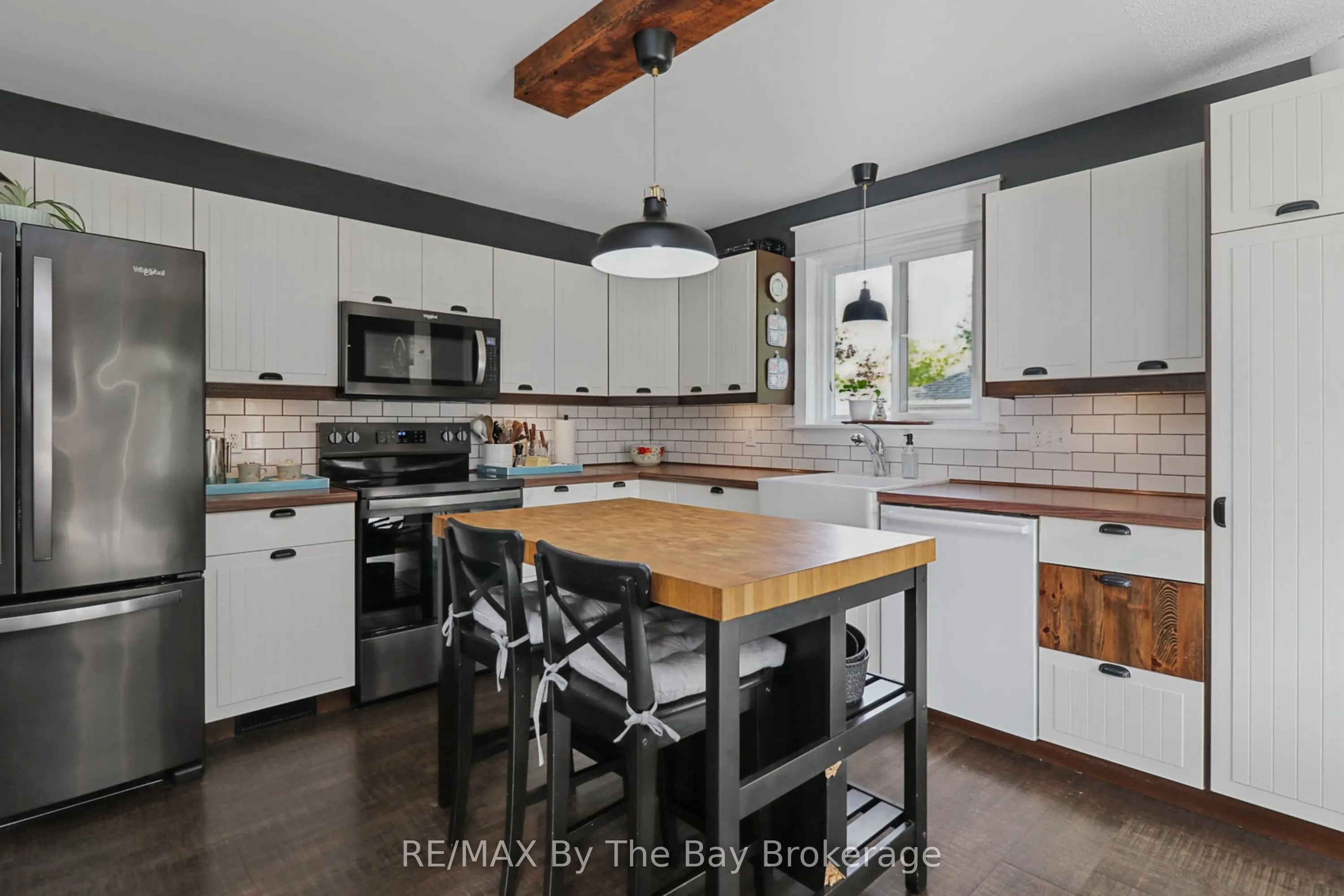 2 Red Oak Drive