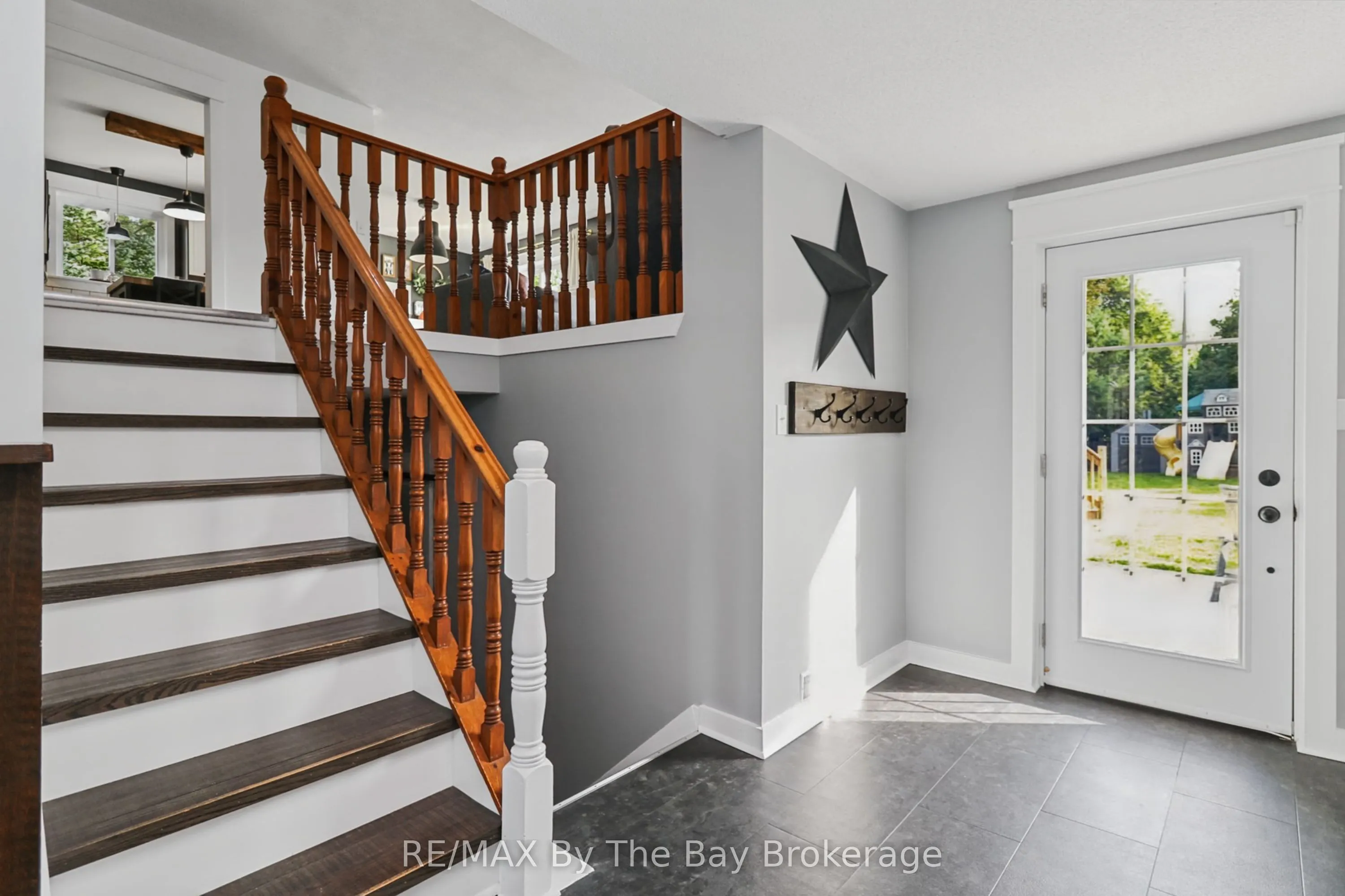 2 Red Oak Drive