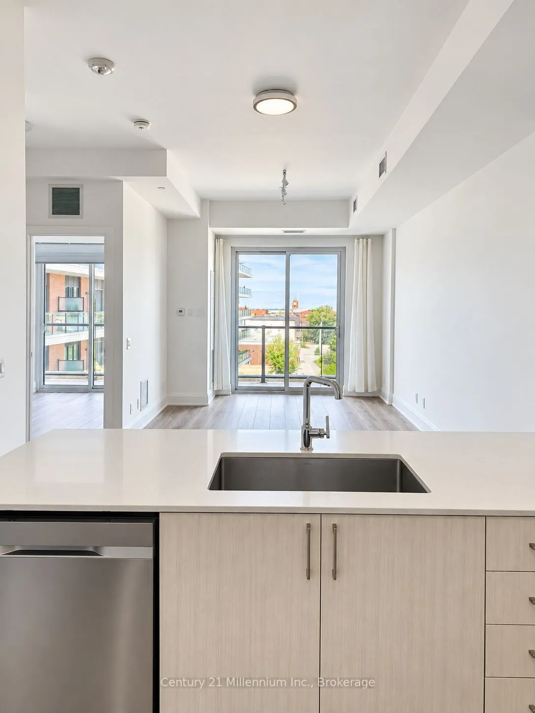 1 Hume Street #402