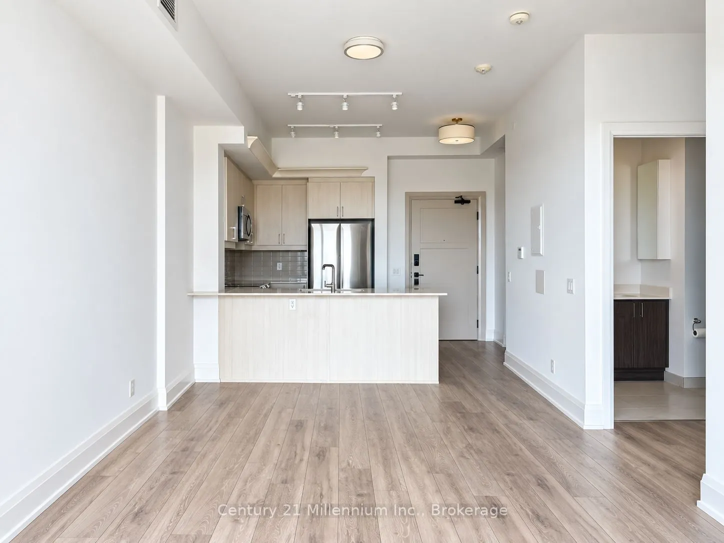 1 Hume Street #402